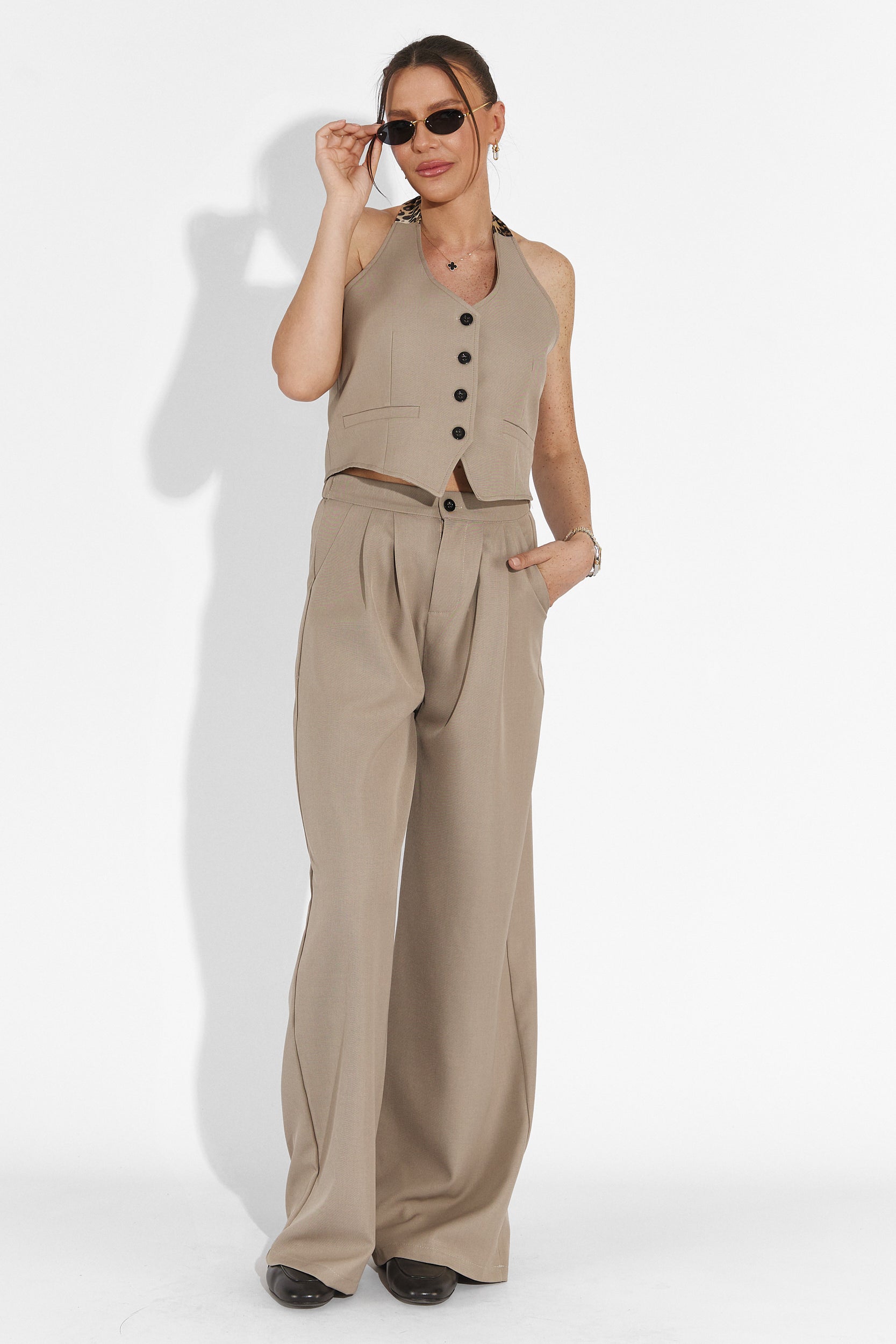 Compleu cu pantaloni + vesta bej Sakira Bogas