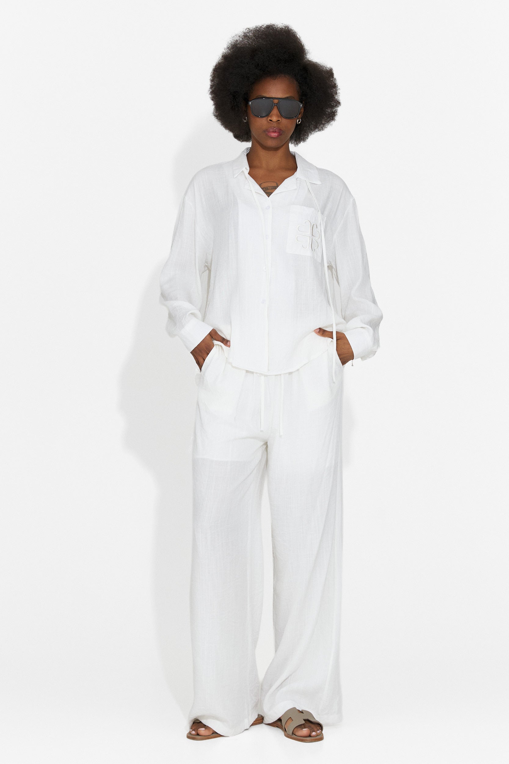 Compleu dama cu pantaloni alb Aralia Bogas