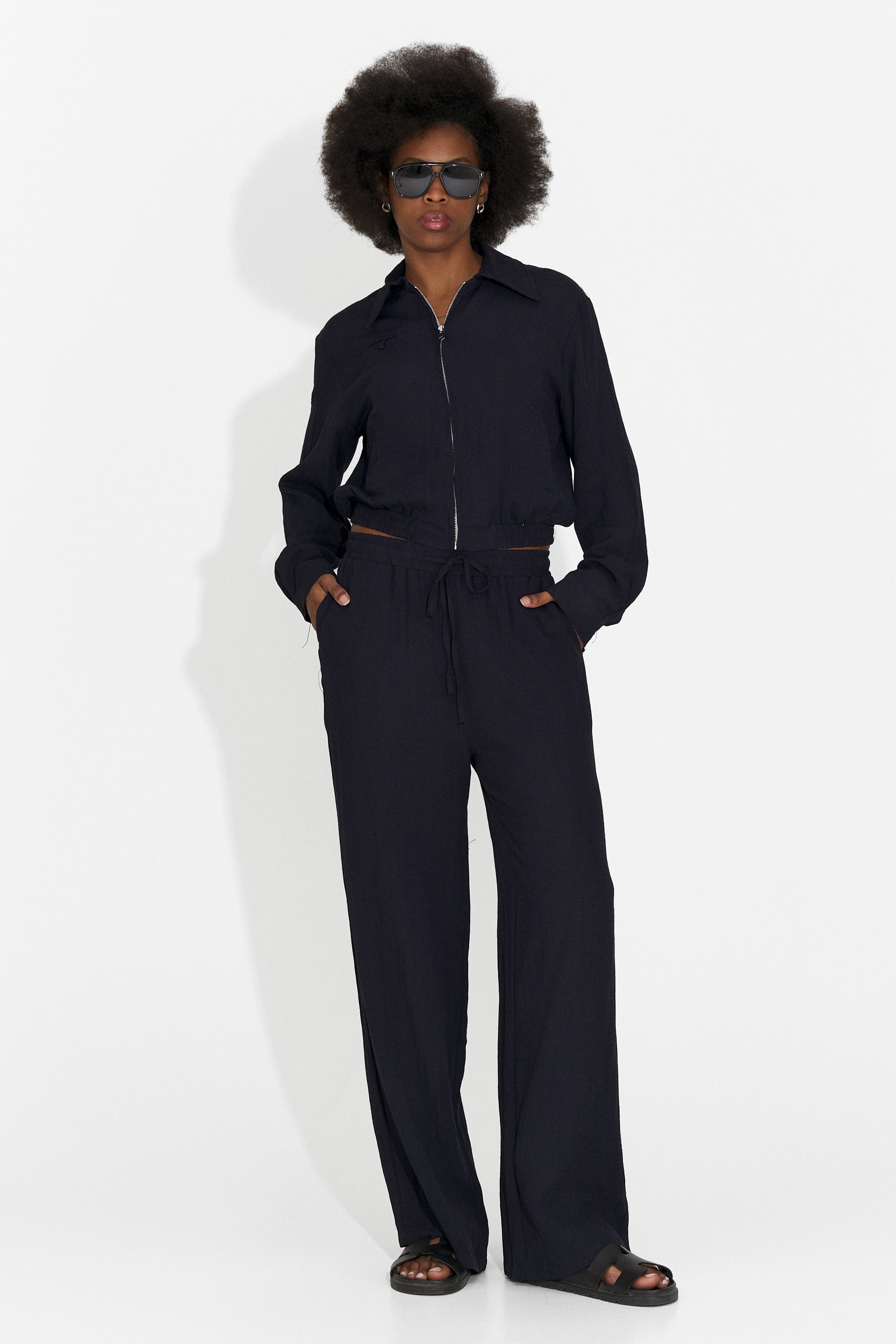 Compleu dama cu pantaloni bleumarin Tulip Bogas