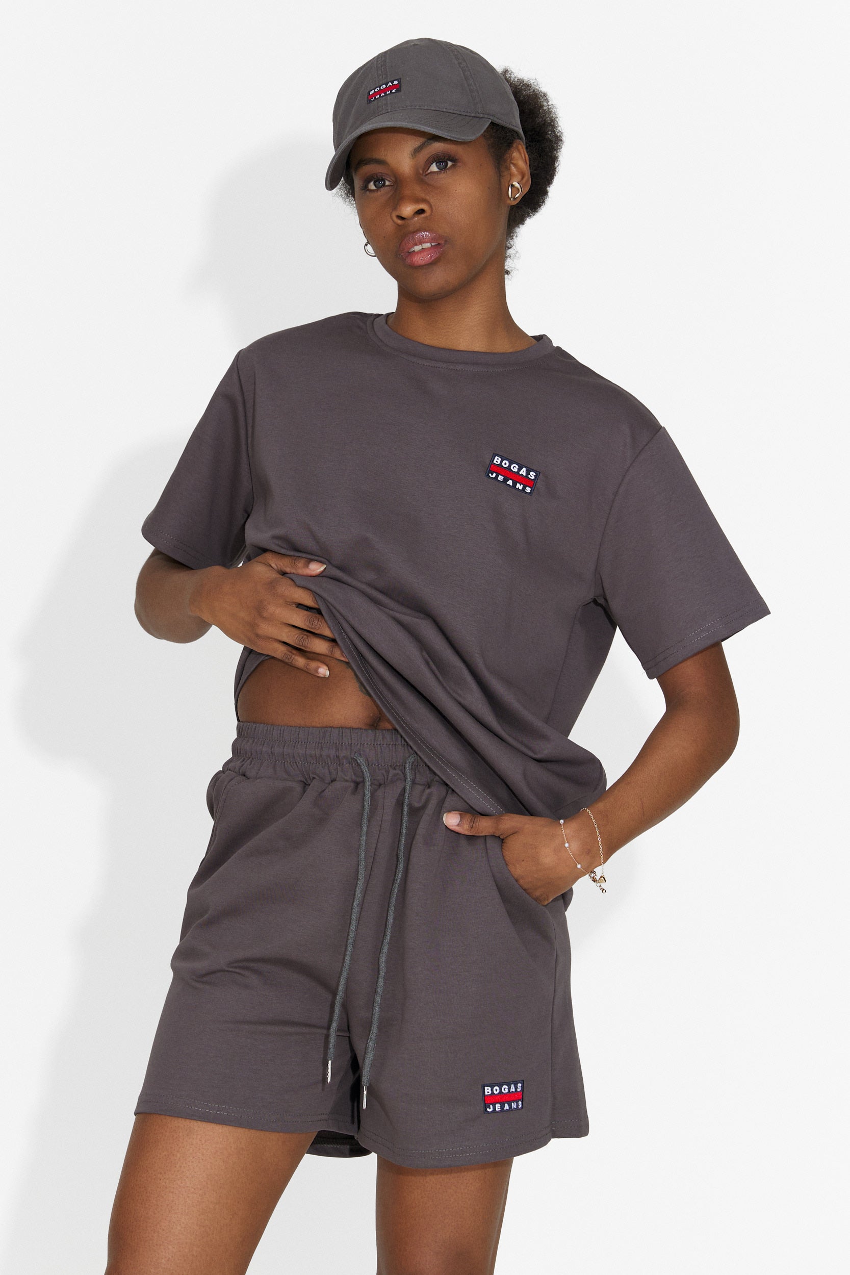 Compleu dama cu pantaloni scurti gri Marva Bogas