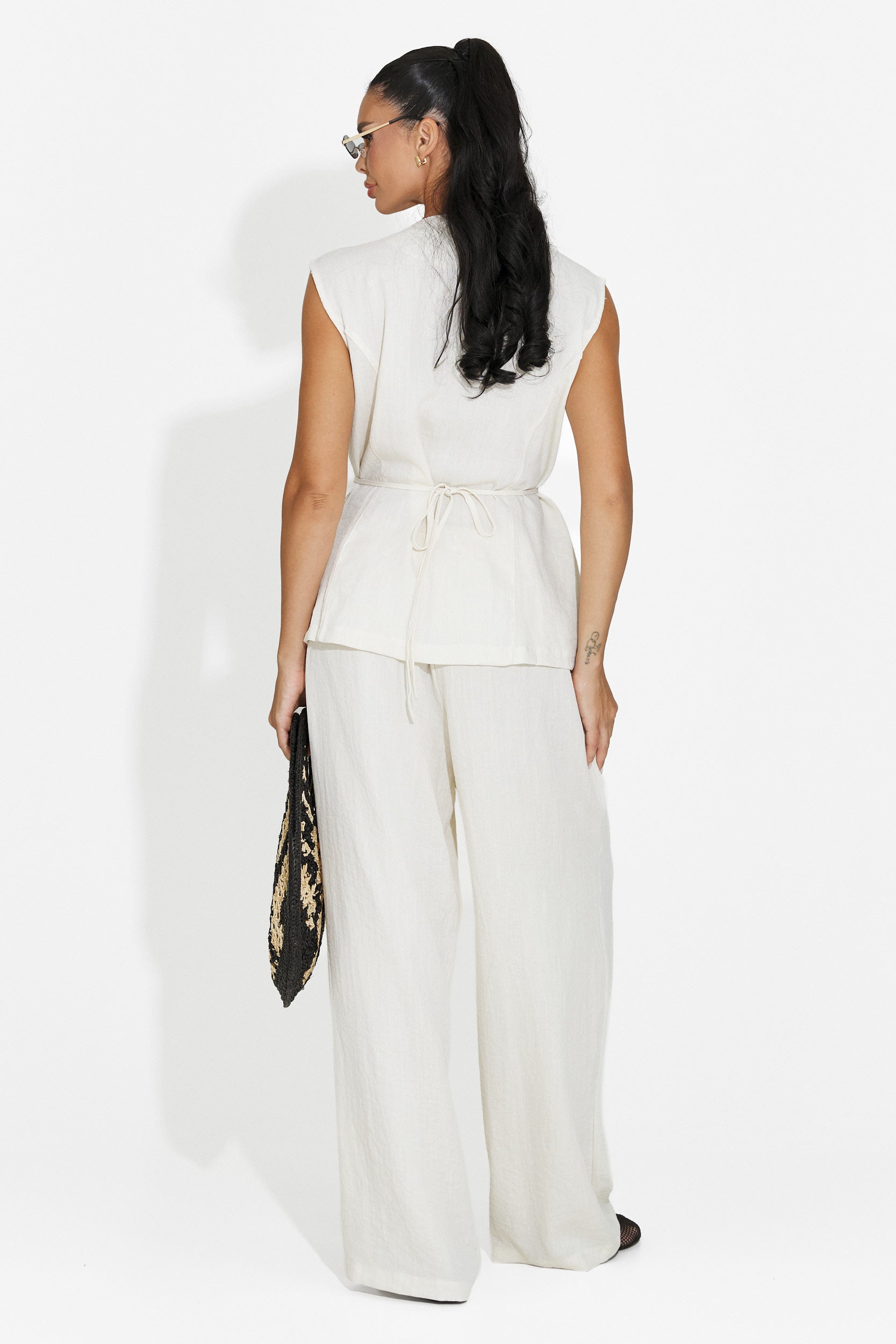 Compleu dama vesta + pantaloni crem Vyzela Bogas