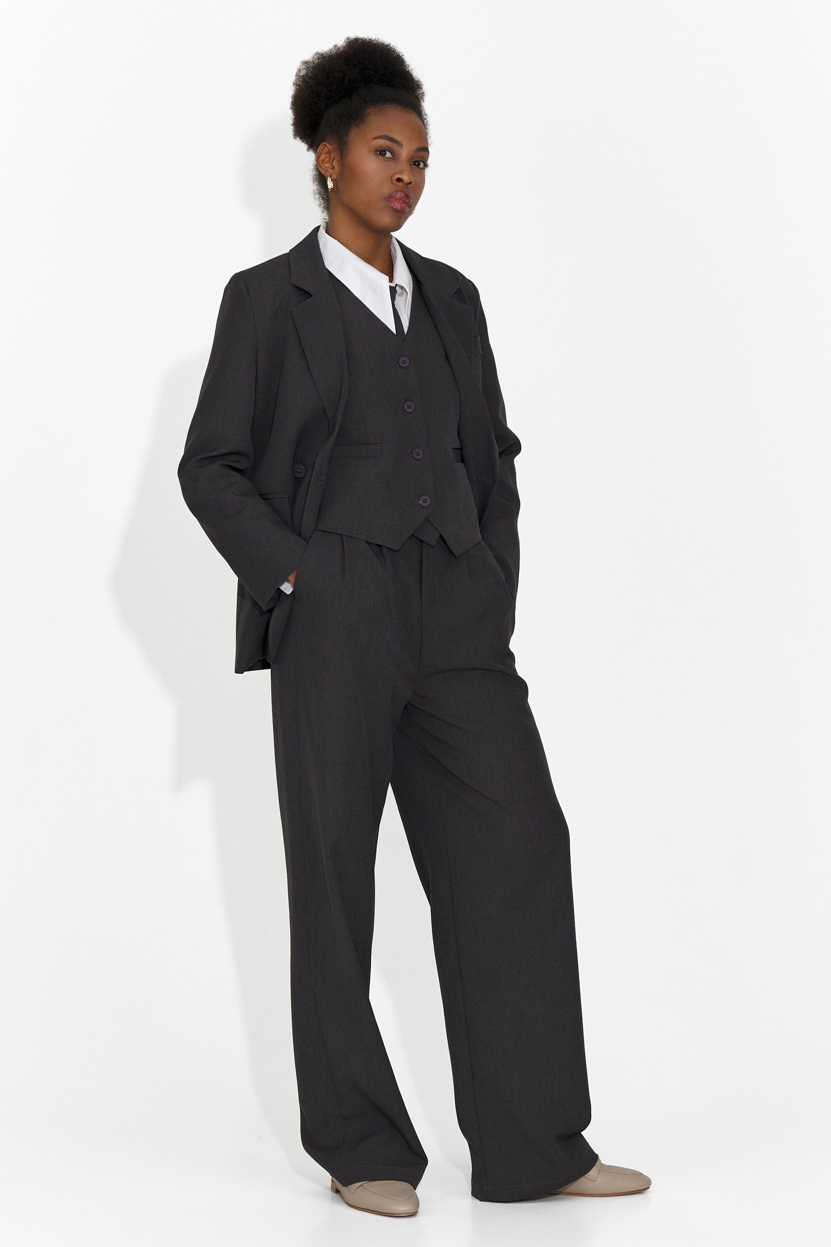 Costum 4 piese pantaloni + vesta + sacou + cravata gri Meldora
