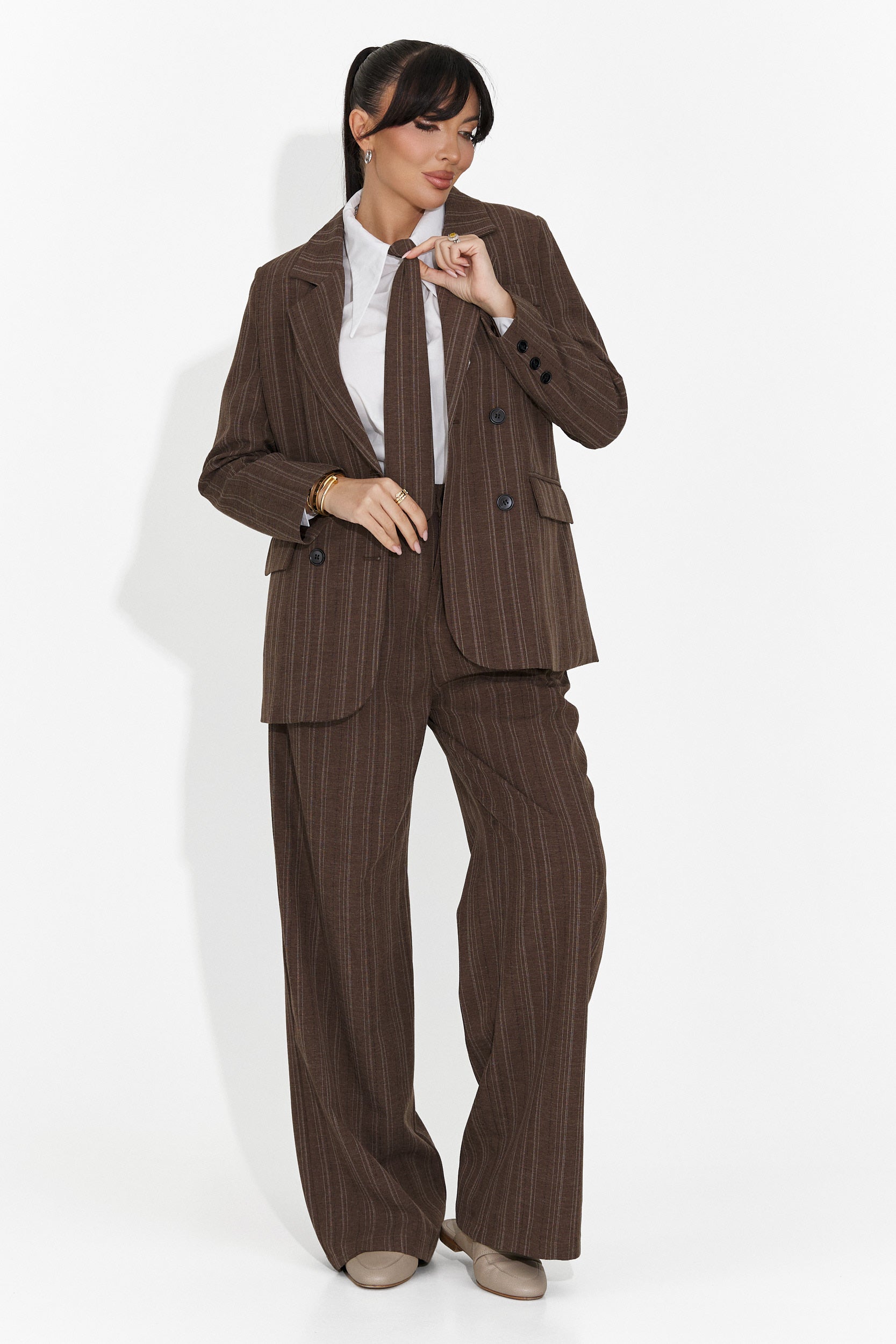Costum dama 3 piese sacou + pantaloni + cravata maro Anhelica B