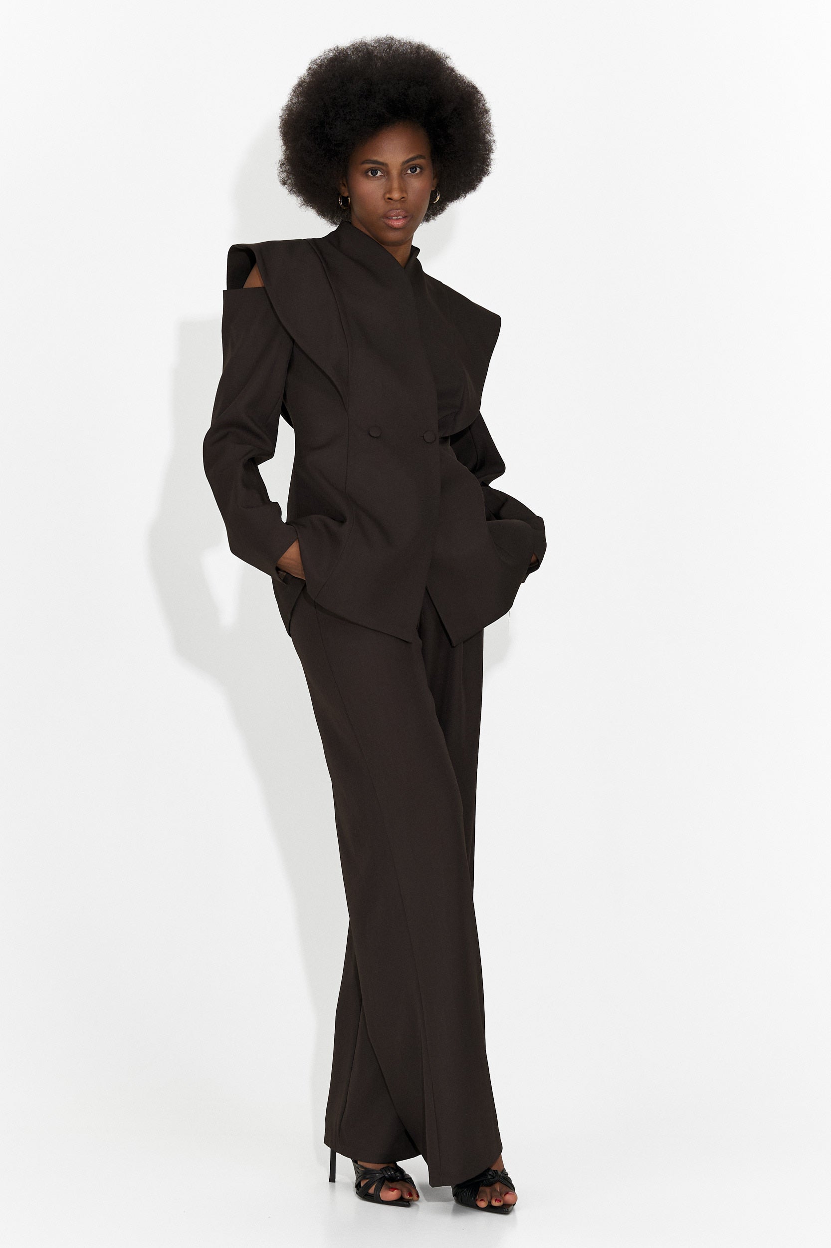 Costum dama elegant maro Latefa Bogas