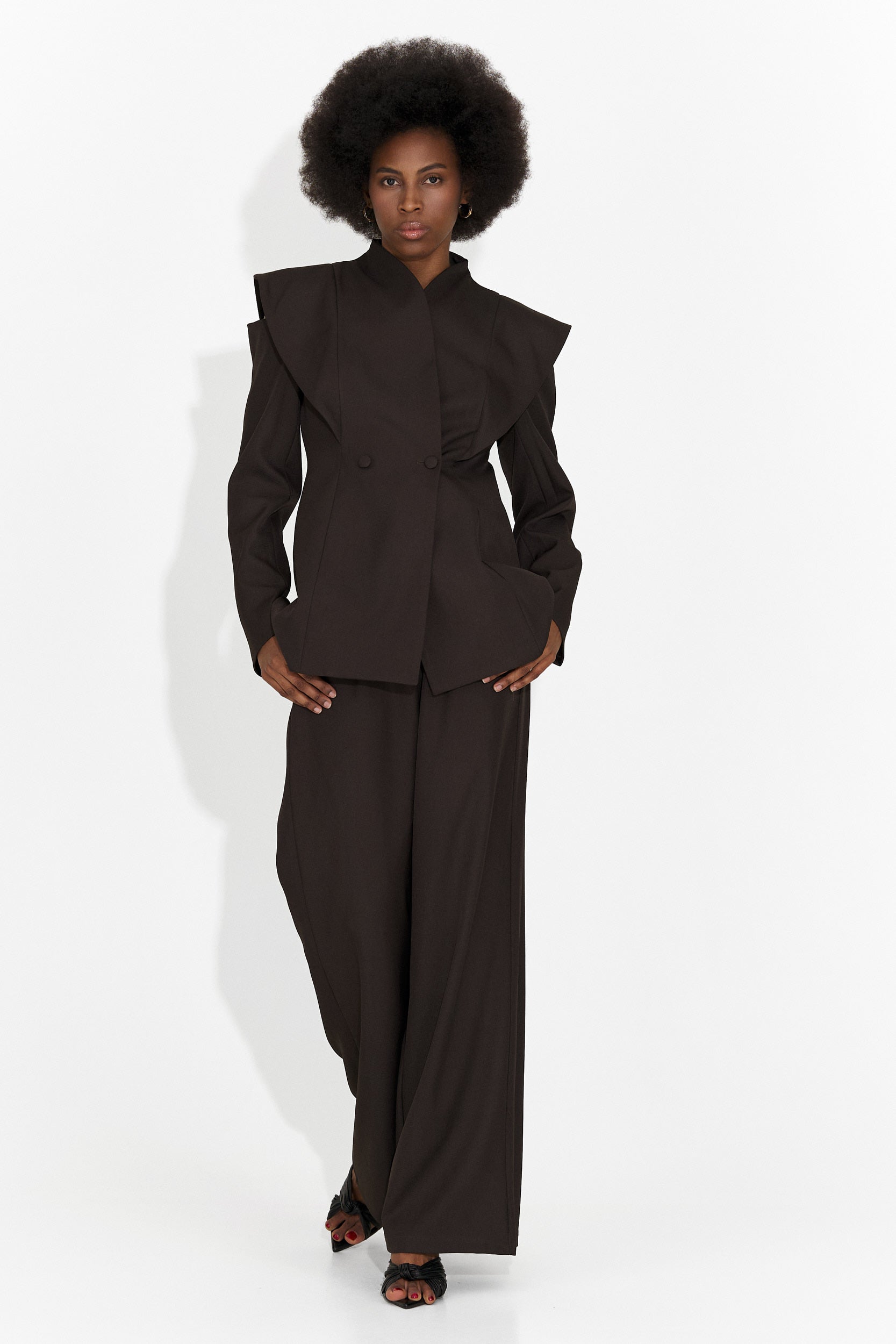 Costum dama elegant maro Latefa Bogas