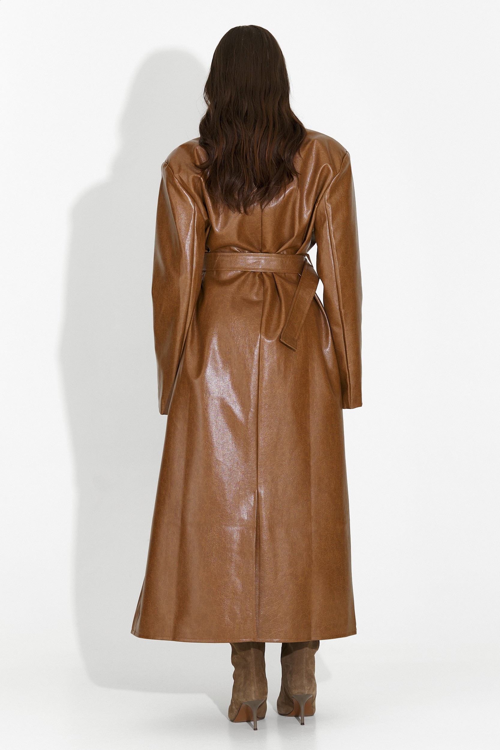 Elegant brown ladies coat by Isavine Bogas
