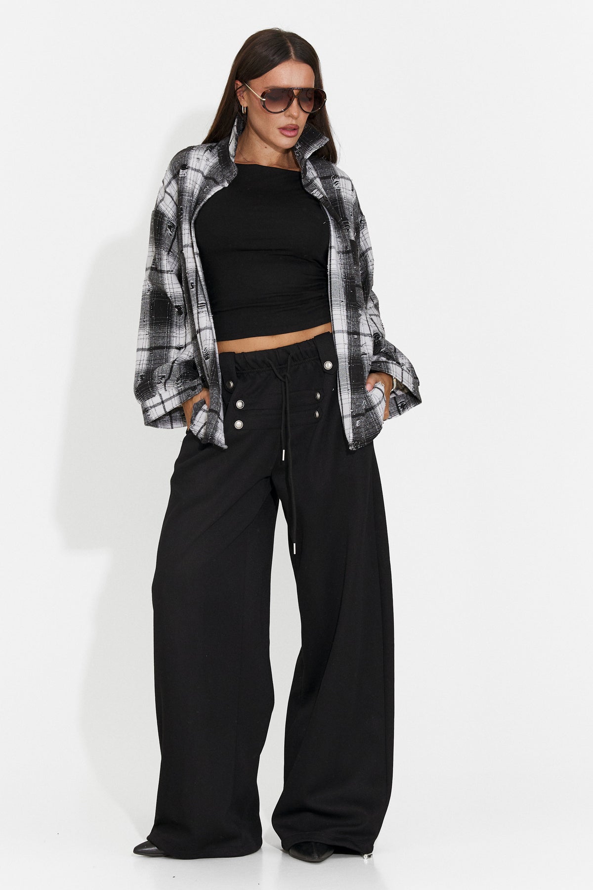 Pantaloni casual negri Valadzora Bogas
