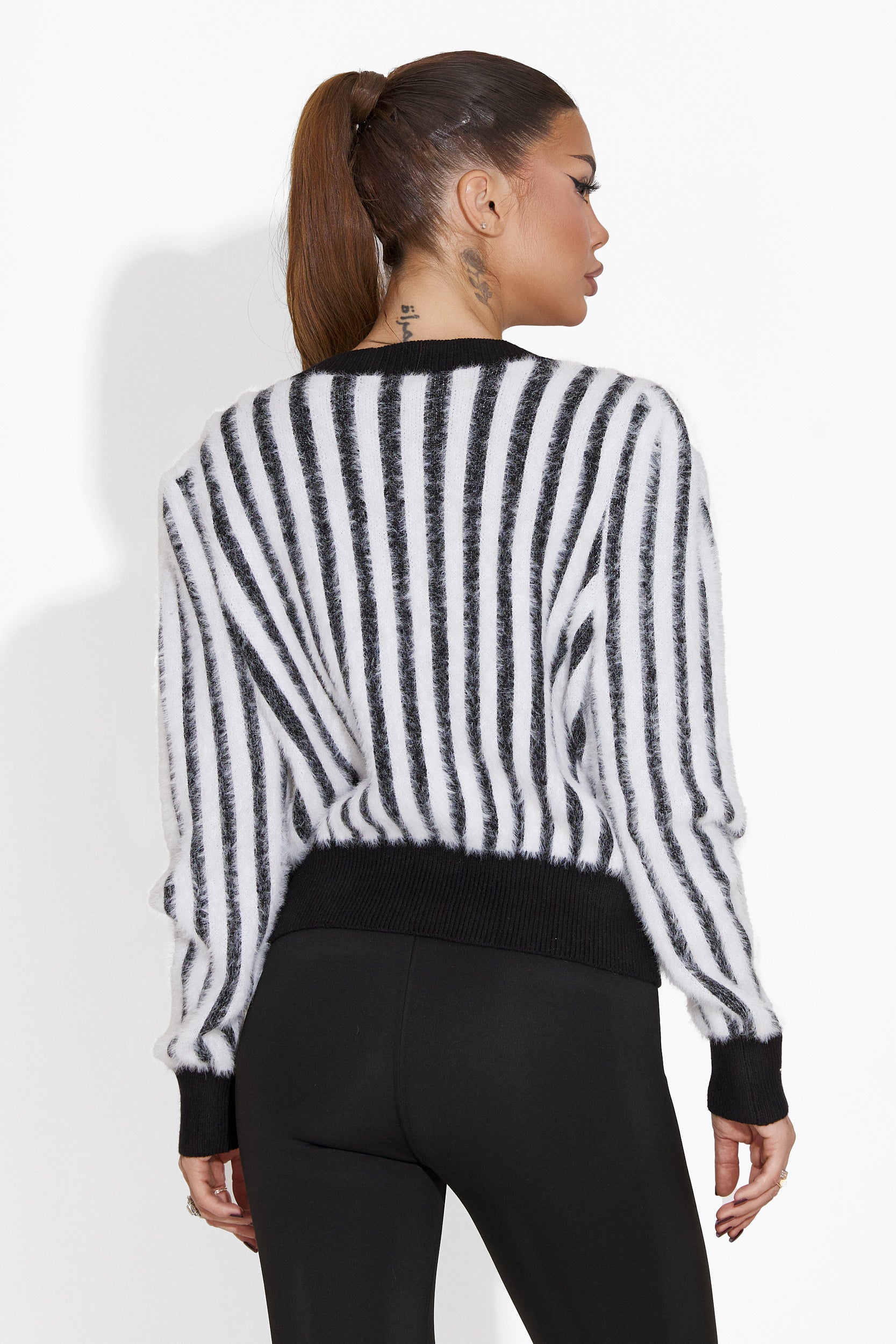 Yariana Bogas Casual Black Women's Sweater