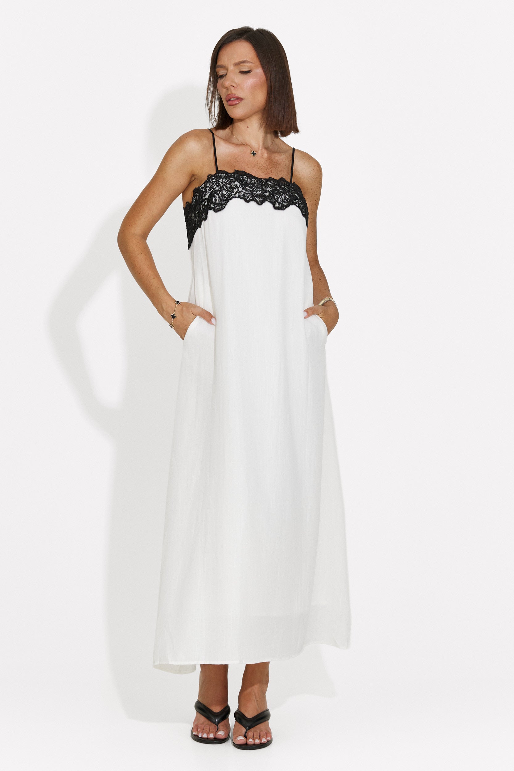 Rochie dama scurta crem Lenisa Bogas