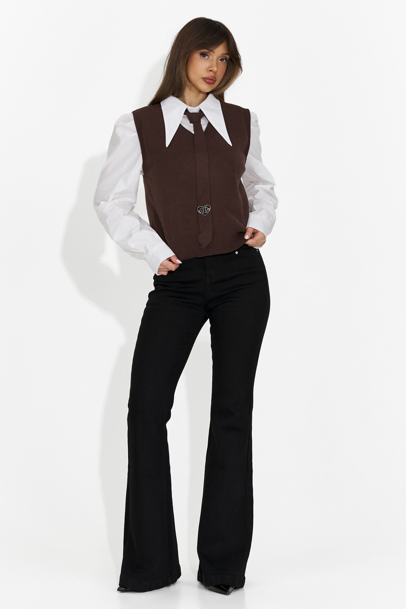 Set dama 3 piese camasa + vesta + cravata maro Ofeliana Bogas