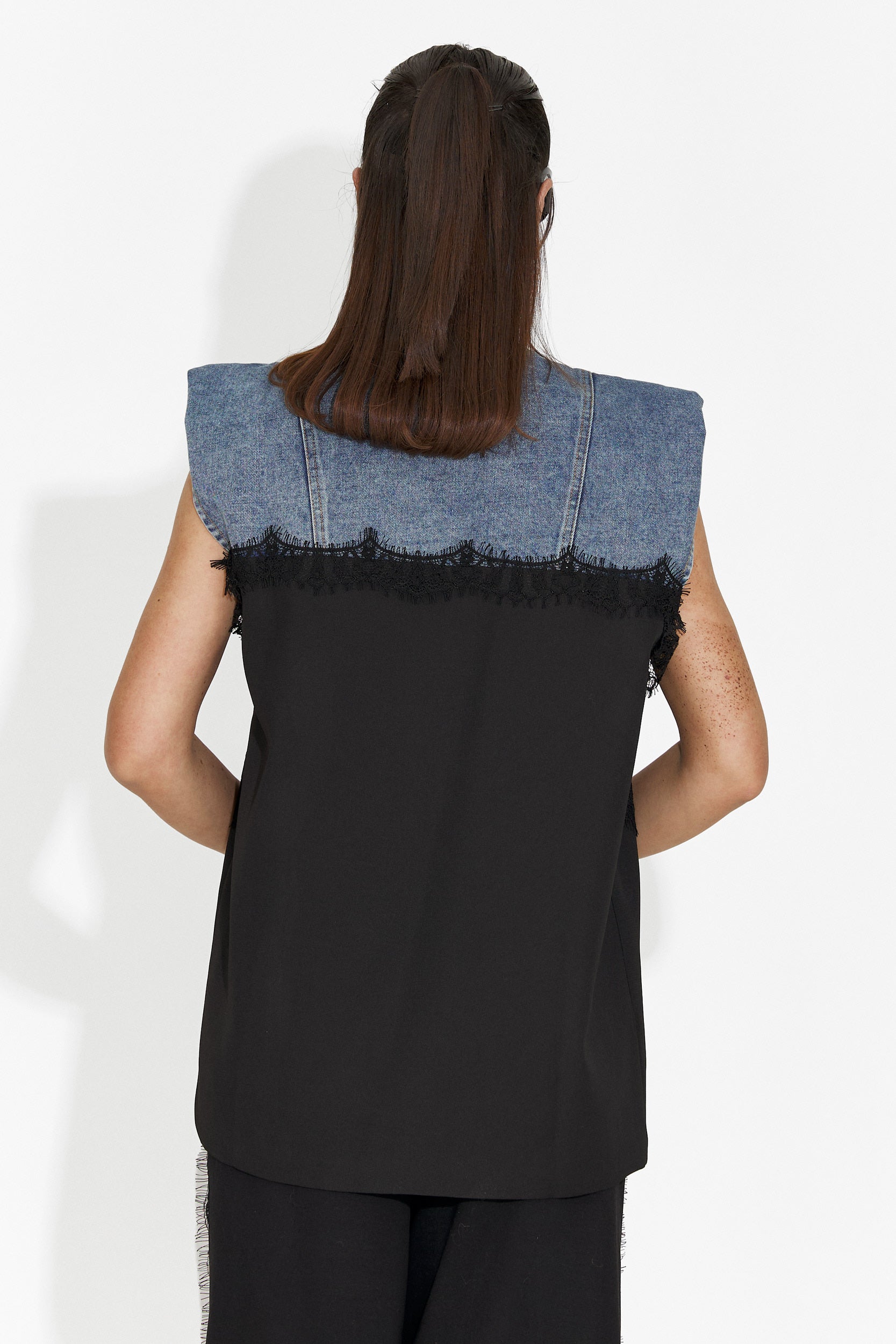 Vesta dama eleganta neagra Tanielia Bogas