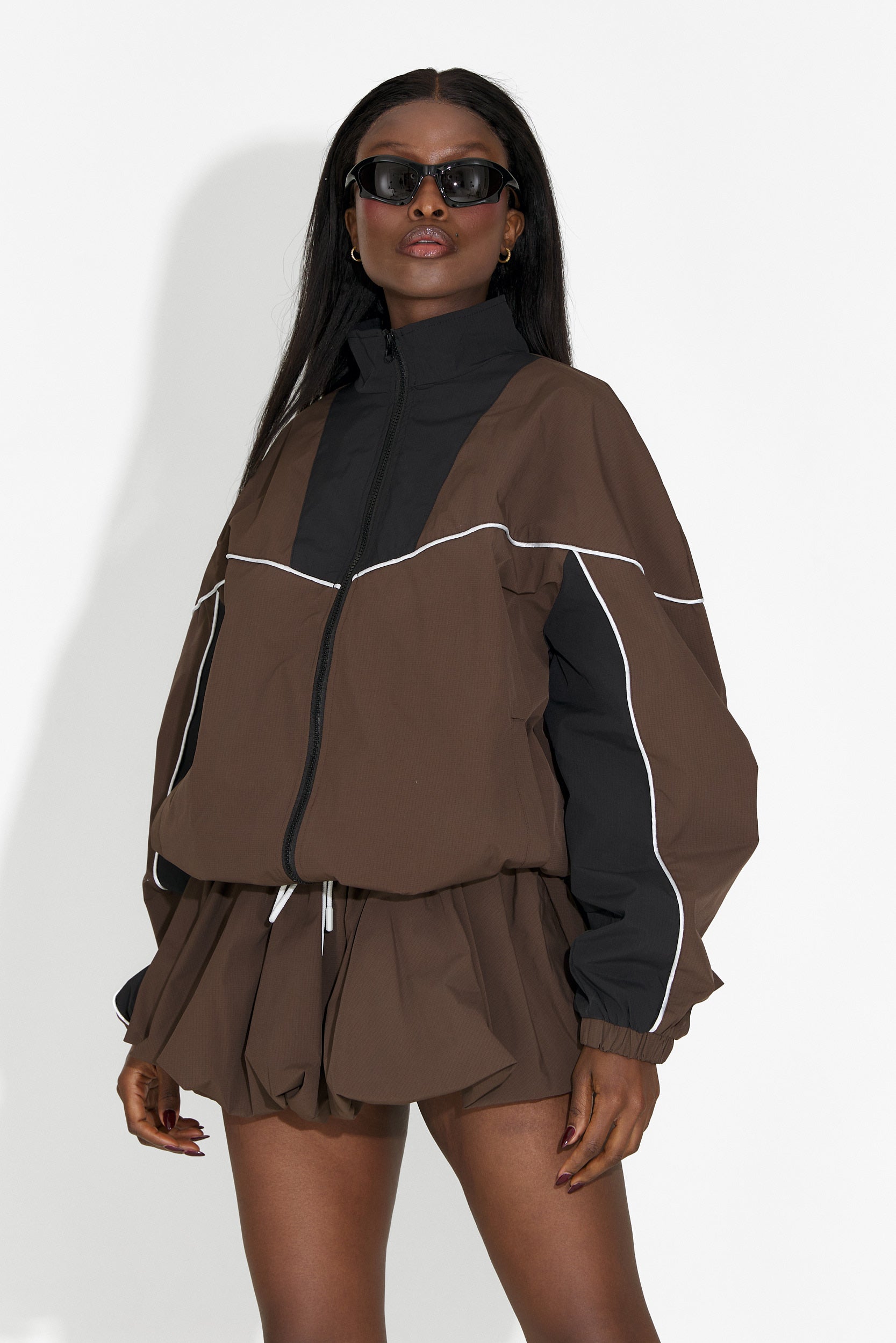 Compleu cu fusta pantaloni maro Selmira Bogas