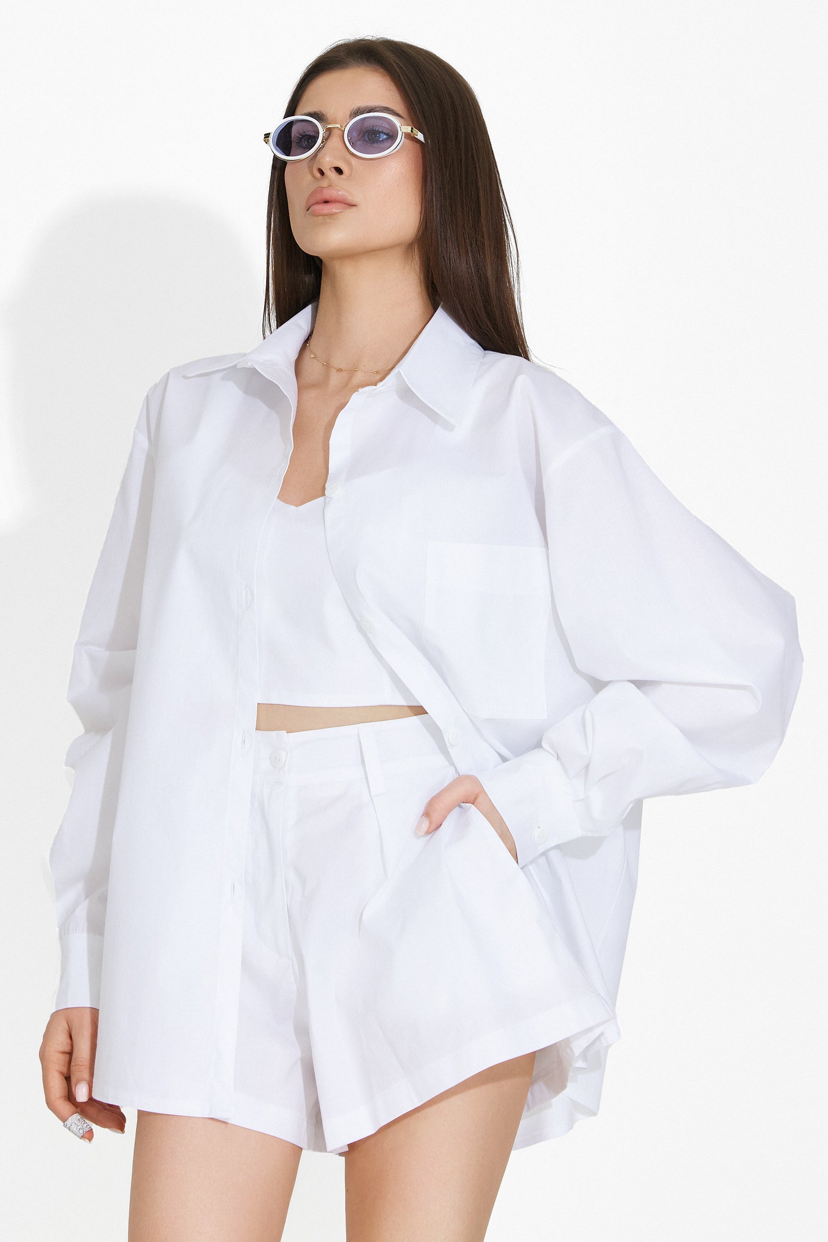 Complete with white casual pants Carylsa Bogas