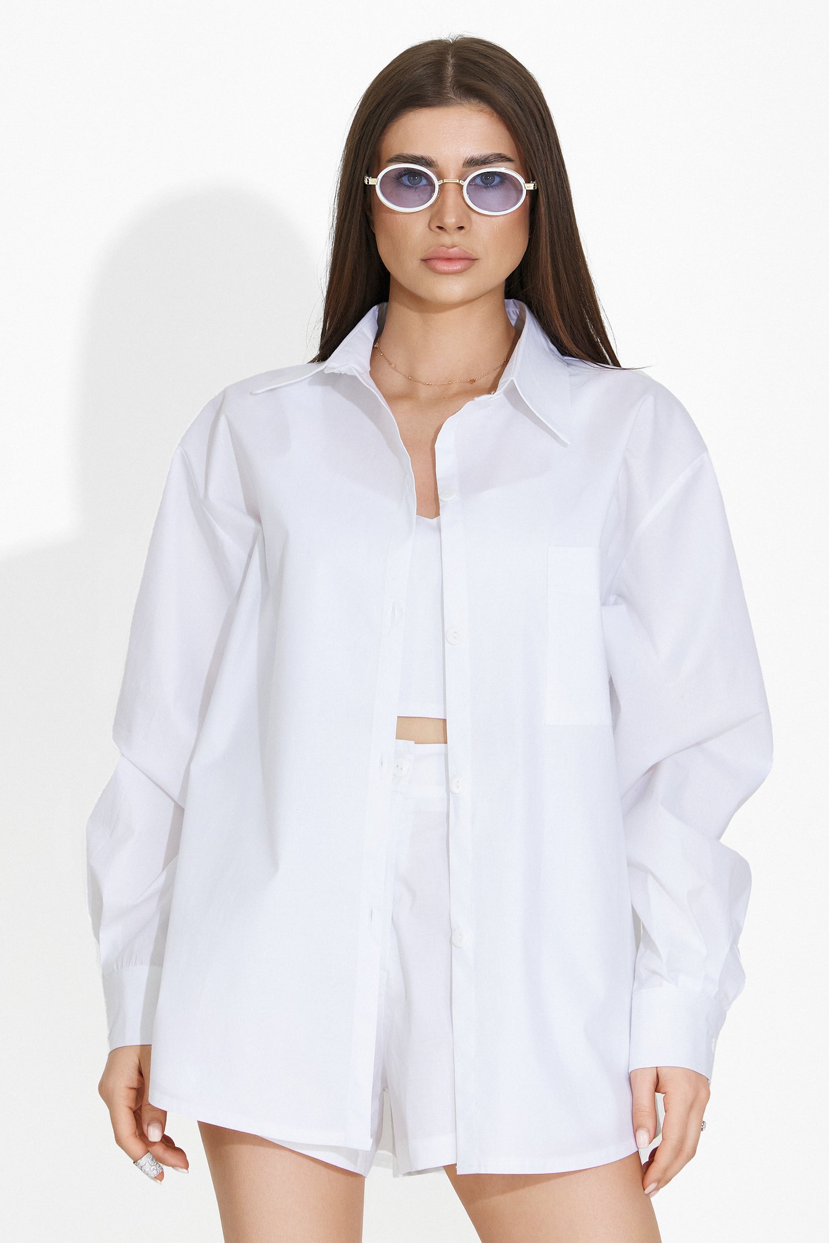 Complete with white casual pants Carylsa Bogas