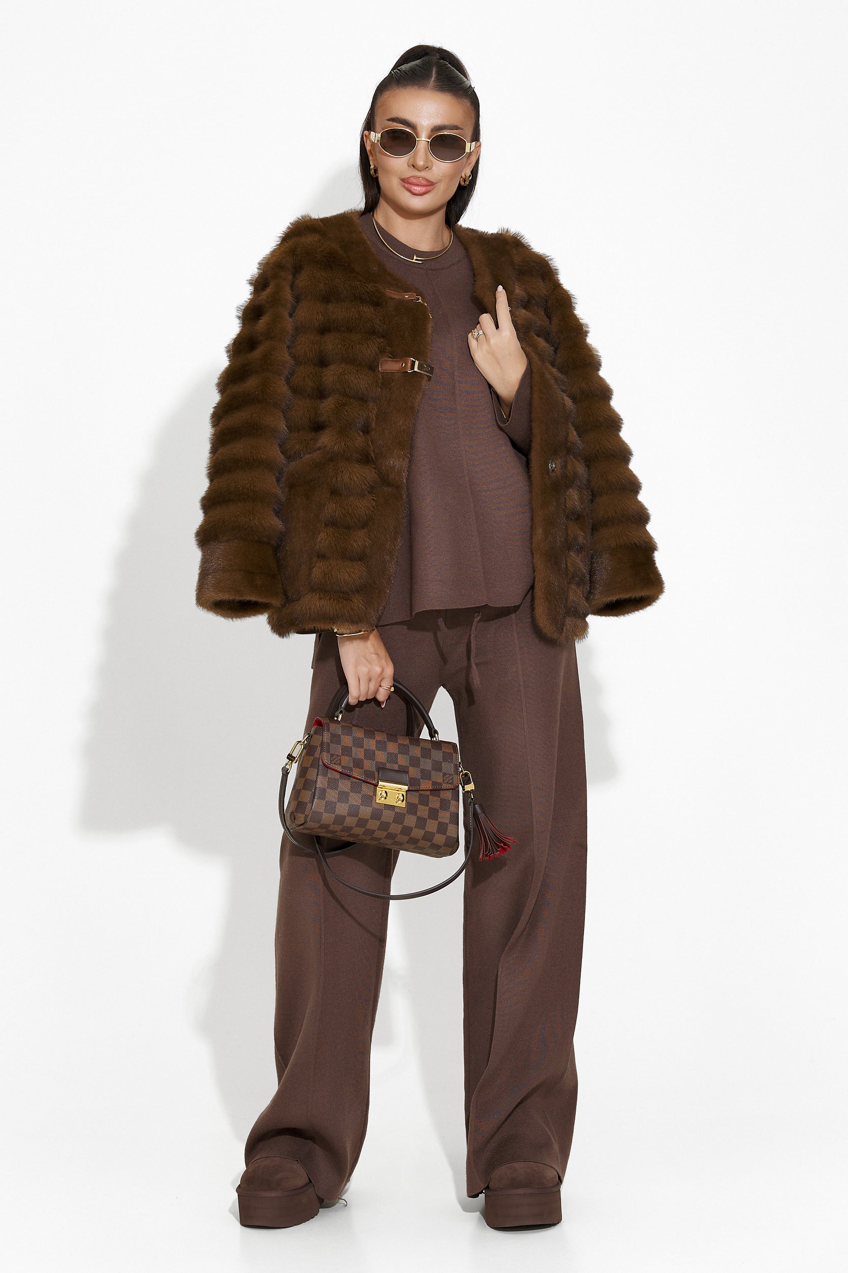 Complete with brown trousers Elisia Bogas