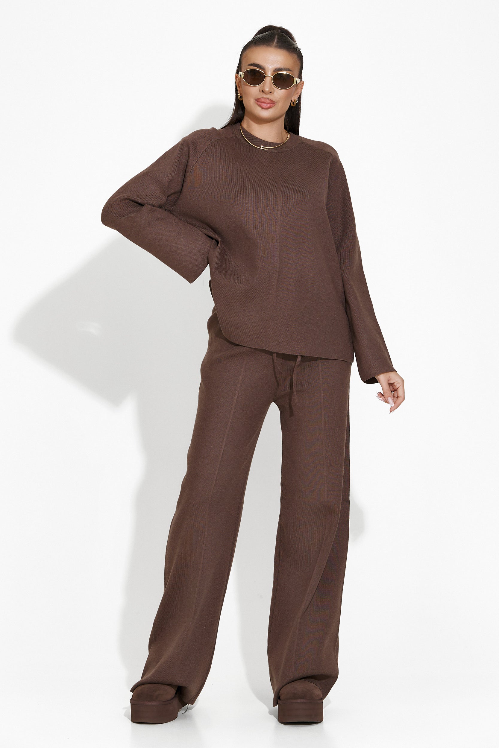 Complete with brown trousers Elisia Bogas