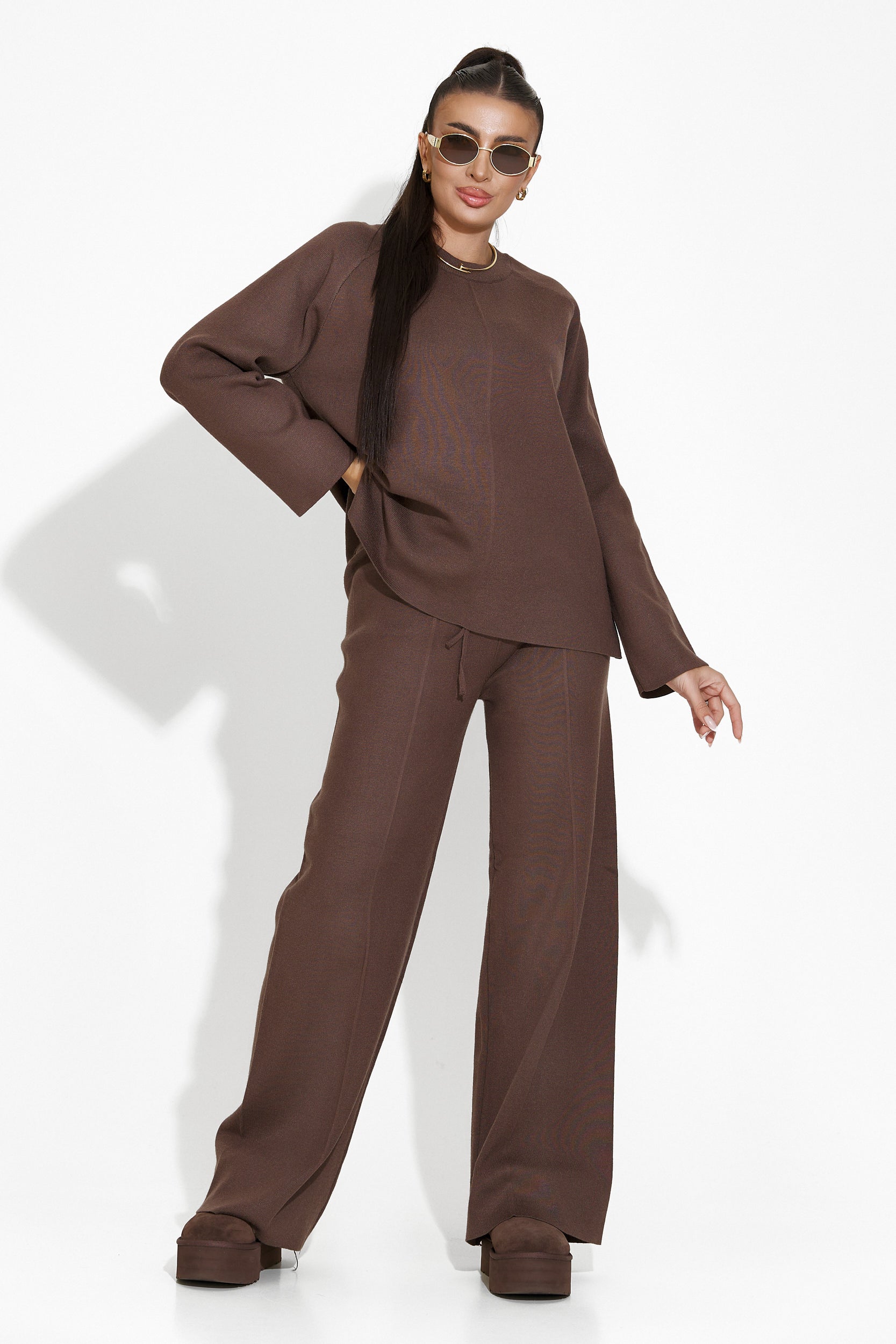 Complete with brown trousers Elisia Bogas