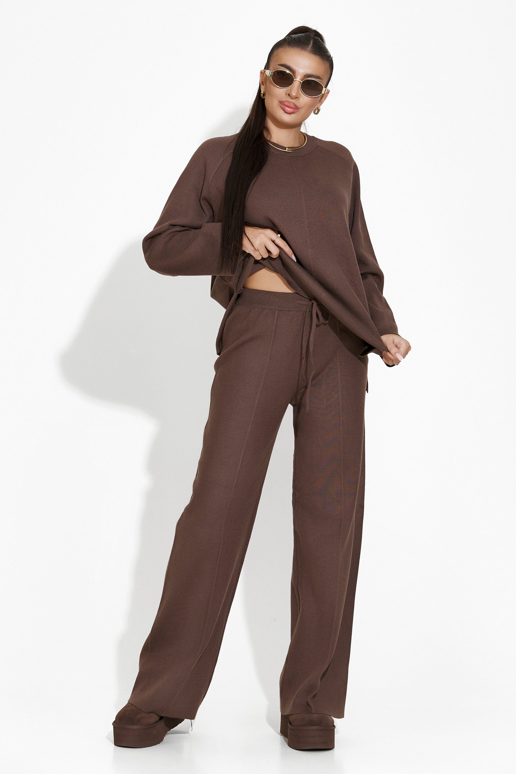 Complete with brown trousers Elisia Bogas