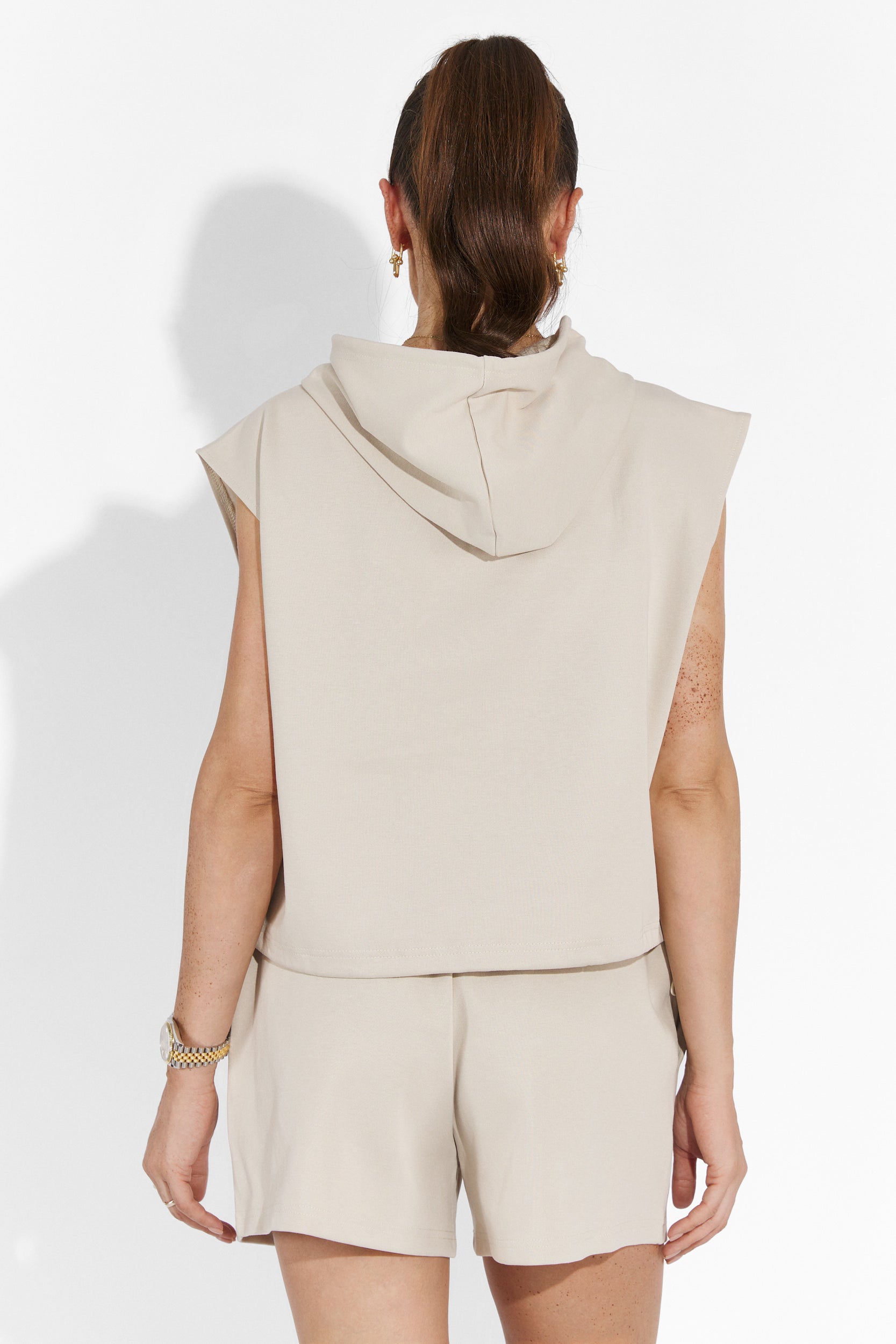 Compleu cu pantaloni scurti bej Easy Bogas