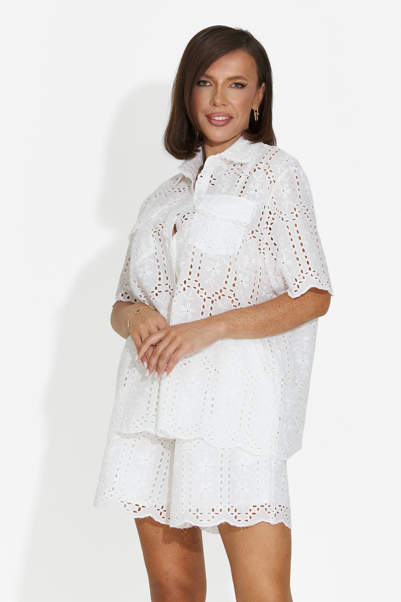 Compleu dama camasa + pantaloni scurti alb Clarya Bogas