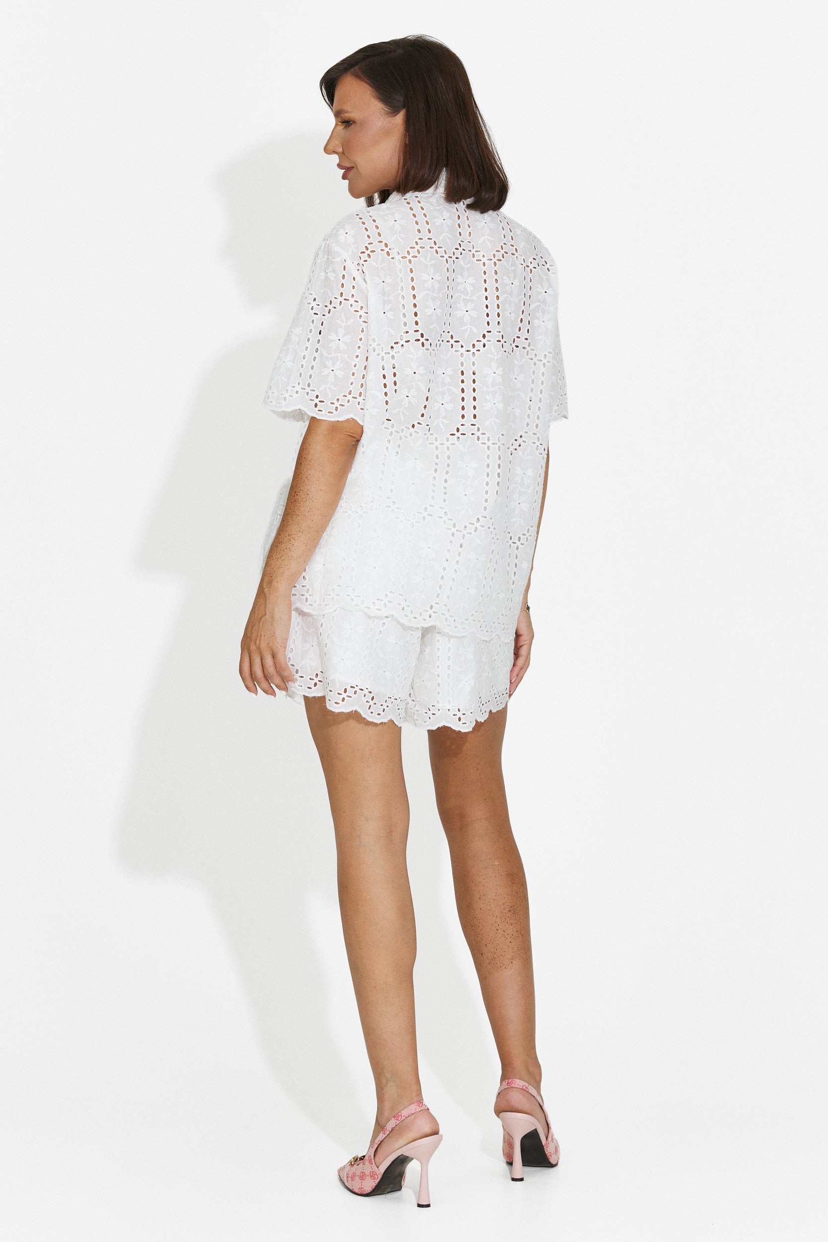Compleu dama camasa + pantaloni scurti alb Clarya Bogas