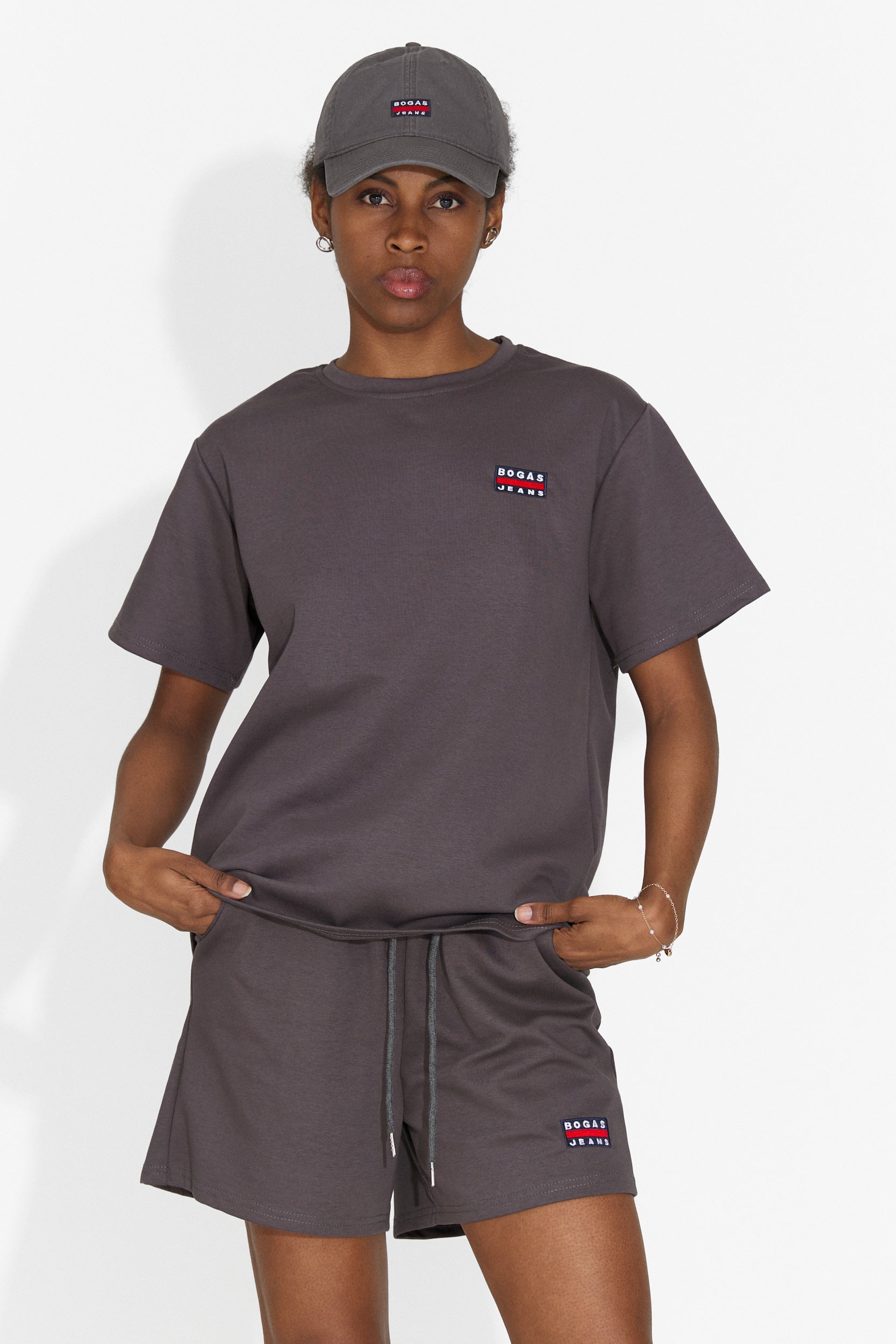 Compleu dama cu pantaloni scurti gri Marva Bogas
