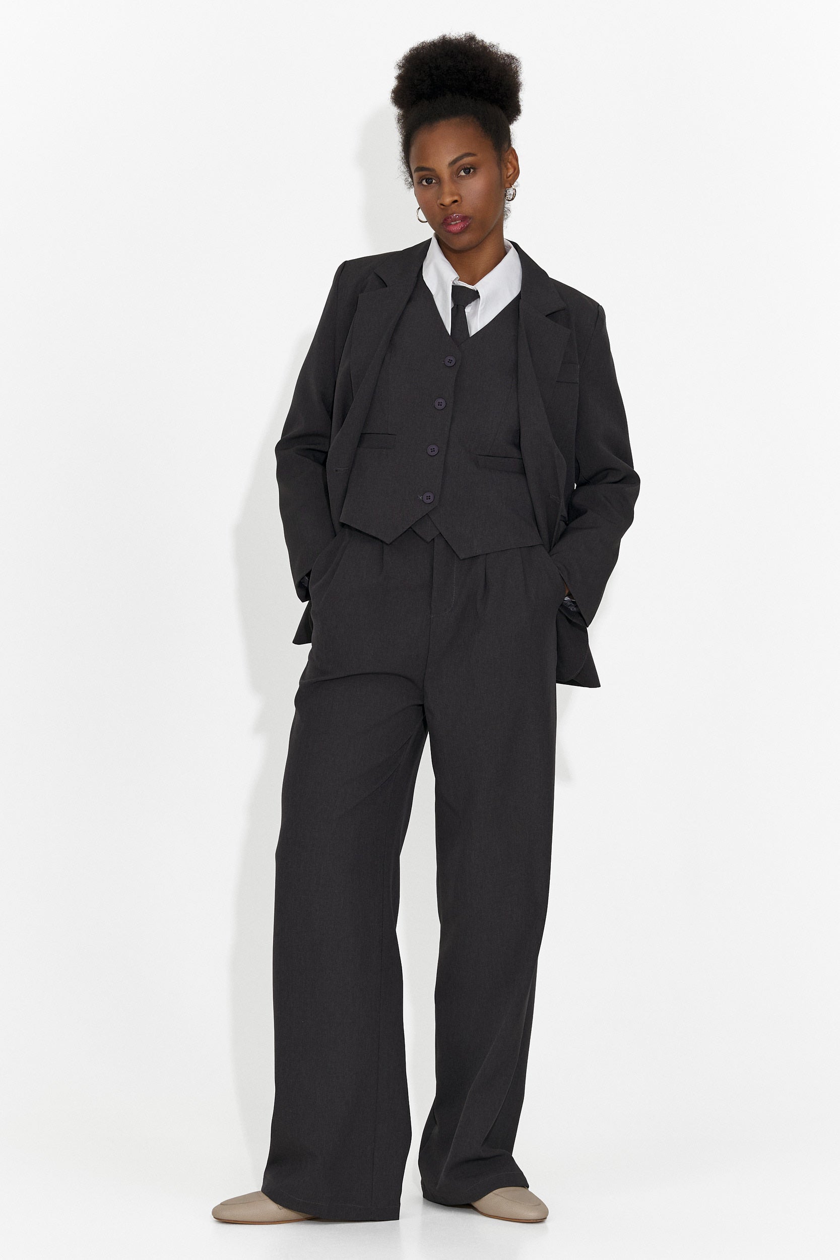 Costum 4 piese pantaloni + vesta + sacou + cravata gri Meldora Bogas