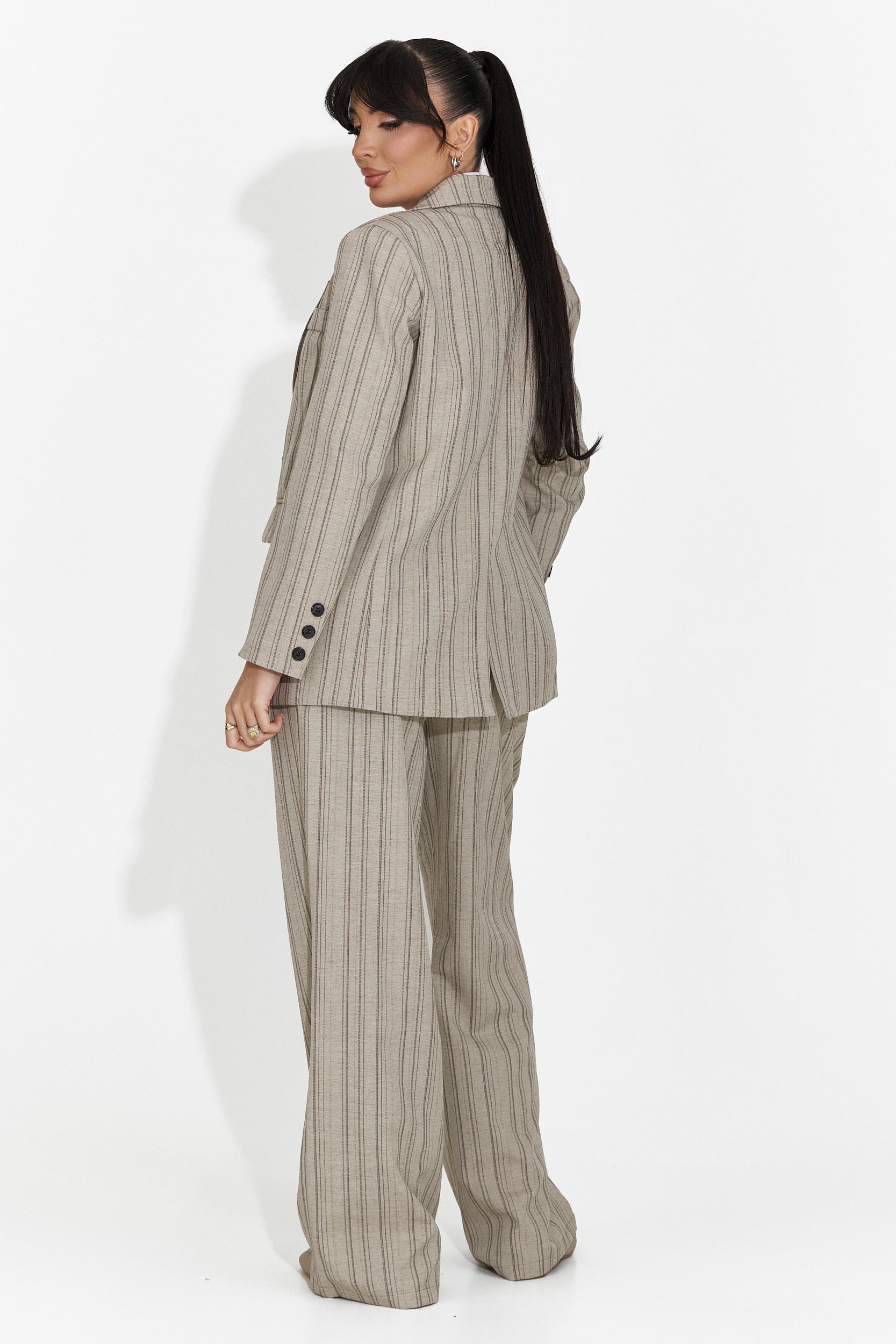 Costum dama 3 piese sacou + pantaloni + cravata bej Anhelica Bogas