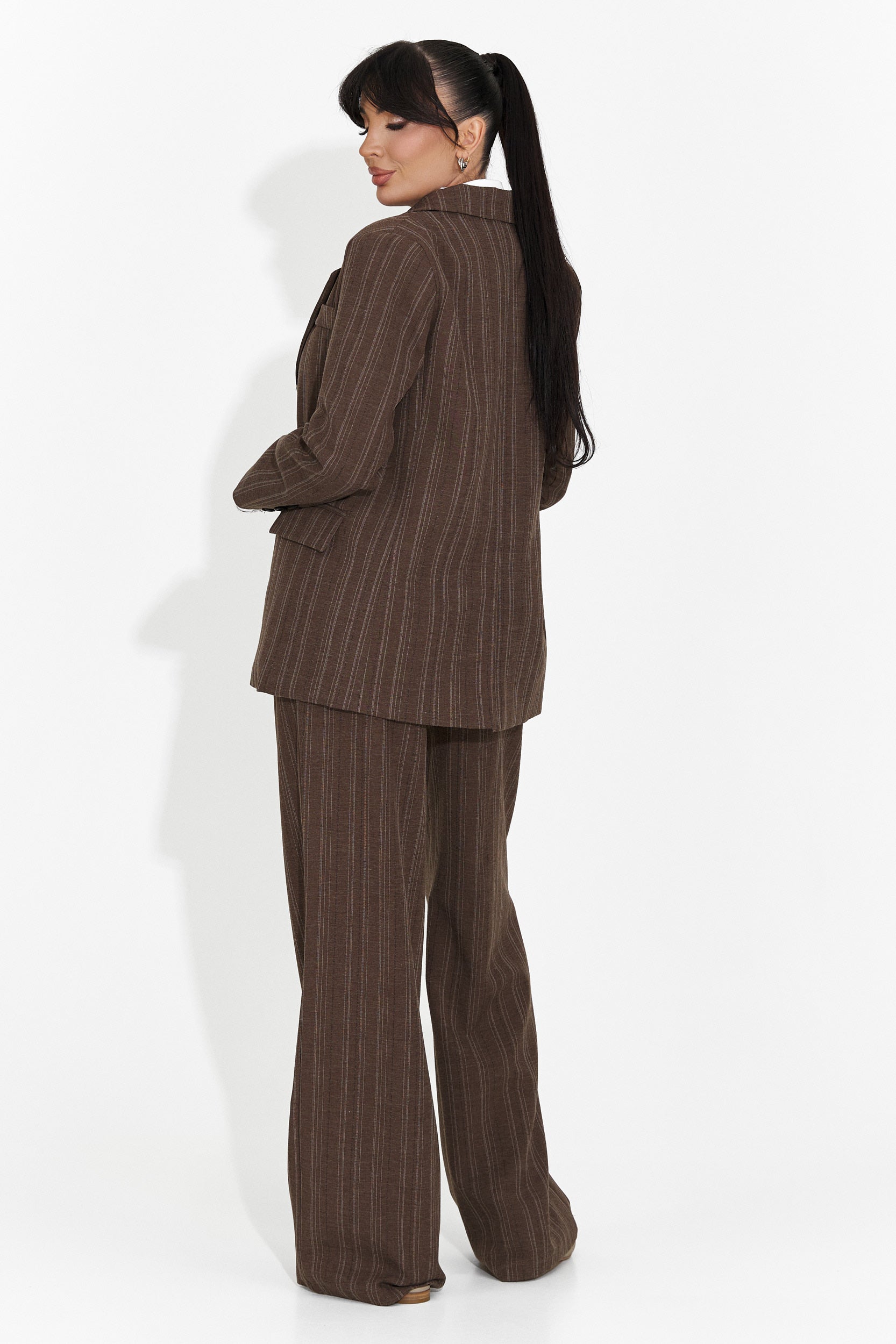 Costum dama 3 piese sacou + pantaloni + cravata maro Anhelica B