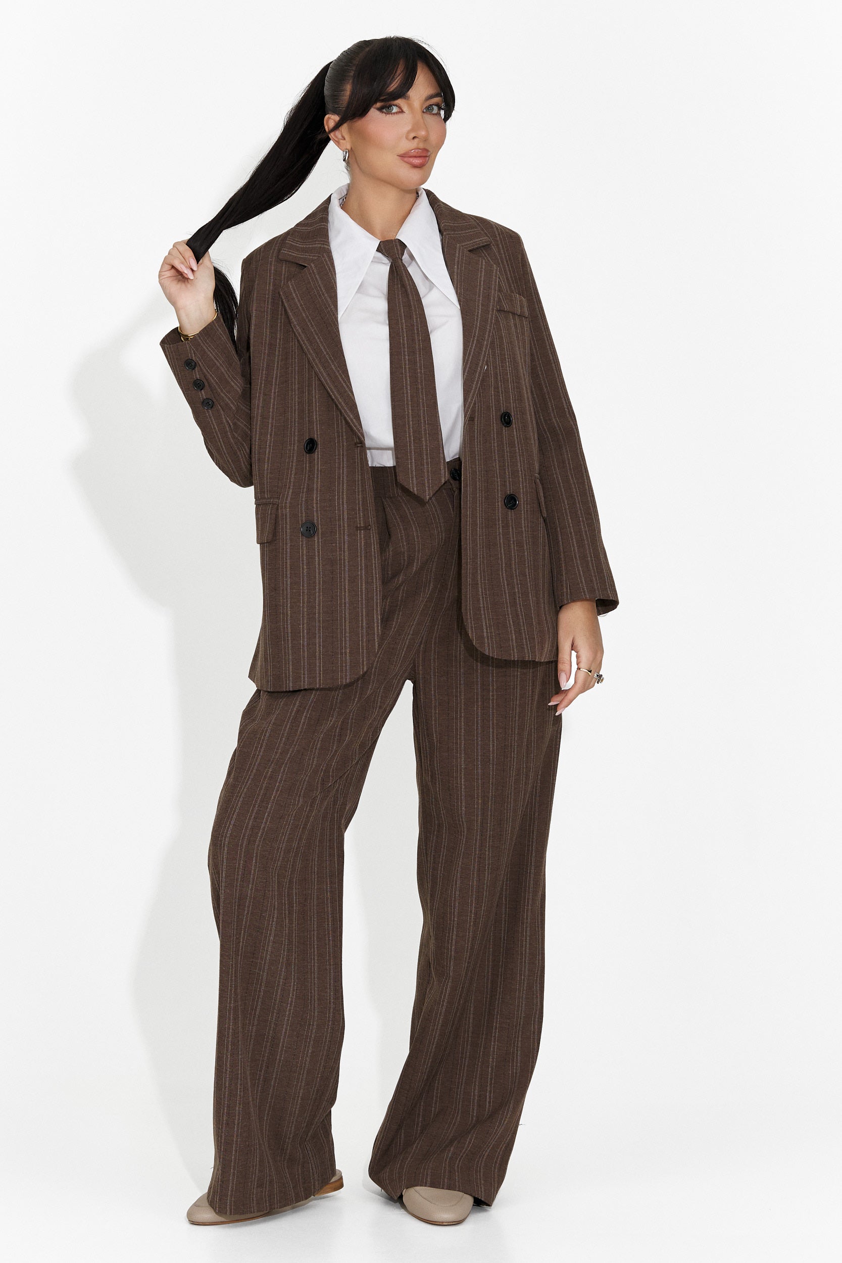 Costum dama 3 piese sacou + pantaloni + cravata maro Anhelica B