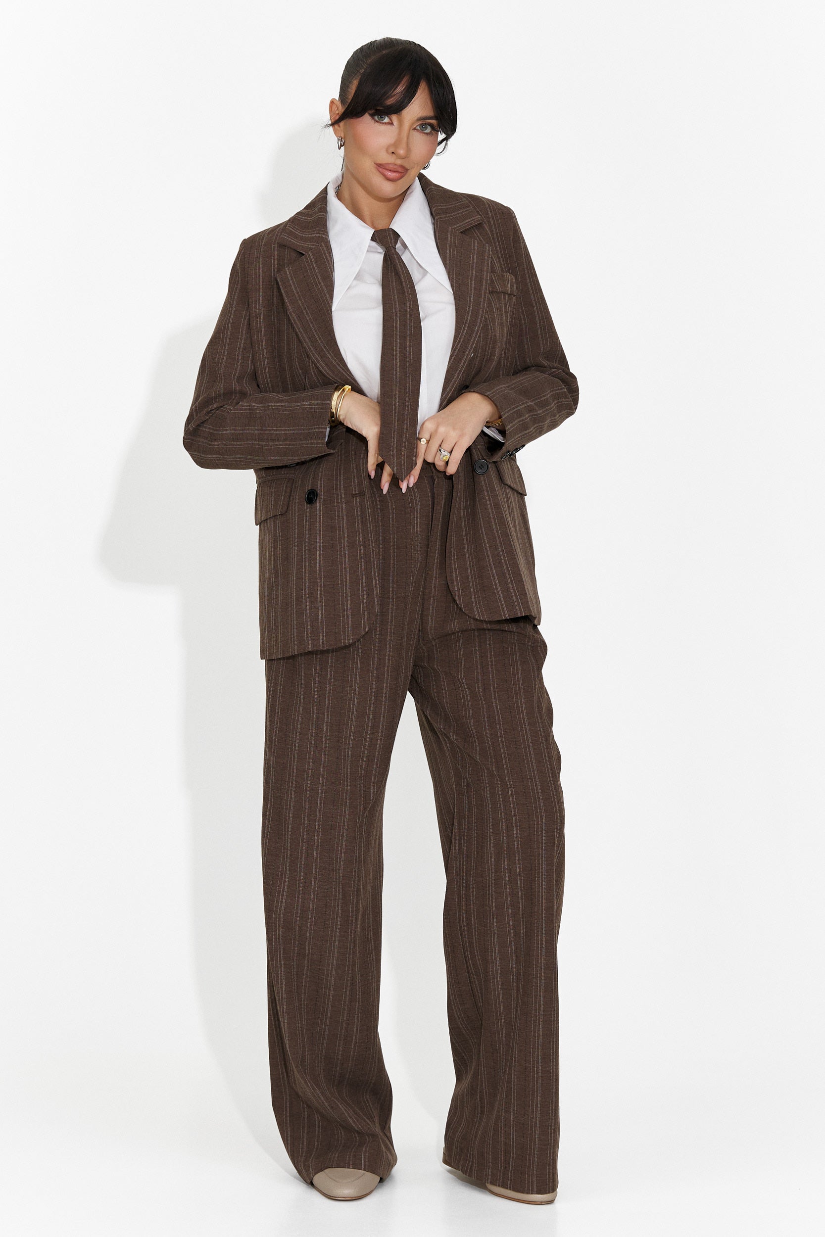 Costum dama 3 piese sacou + pantaloni + cravata maro Anhelica B