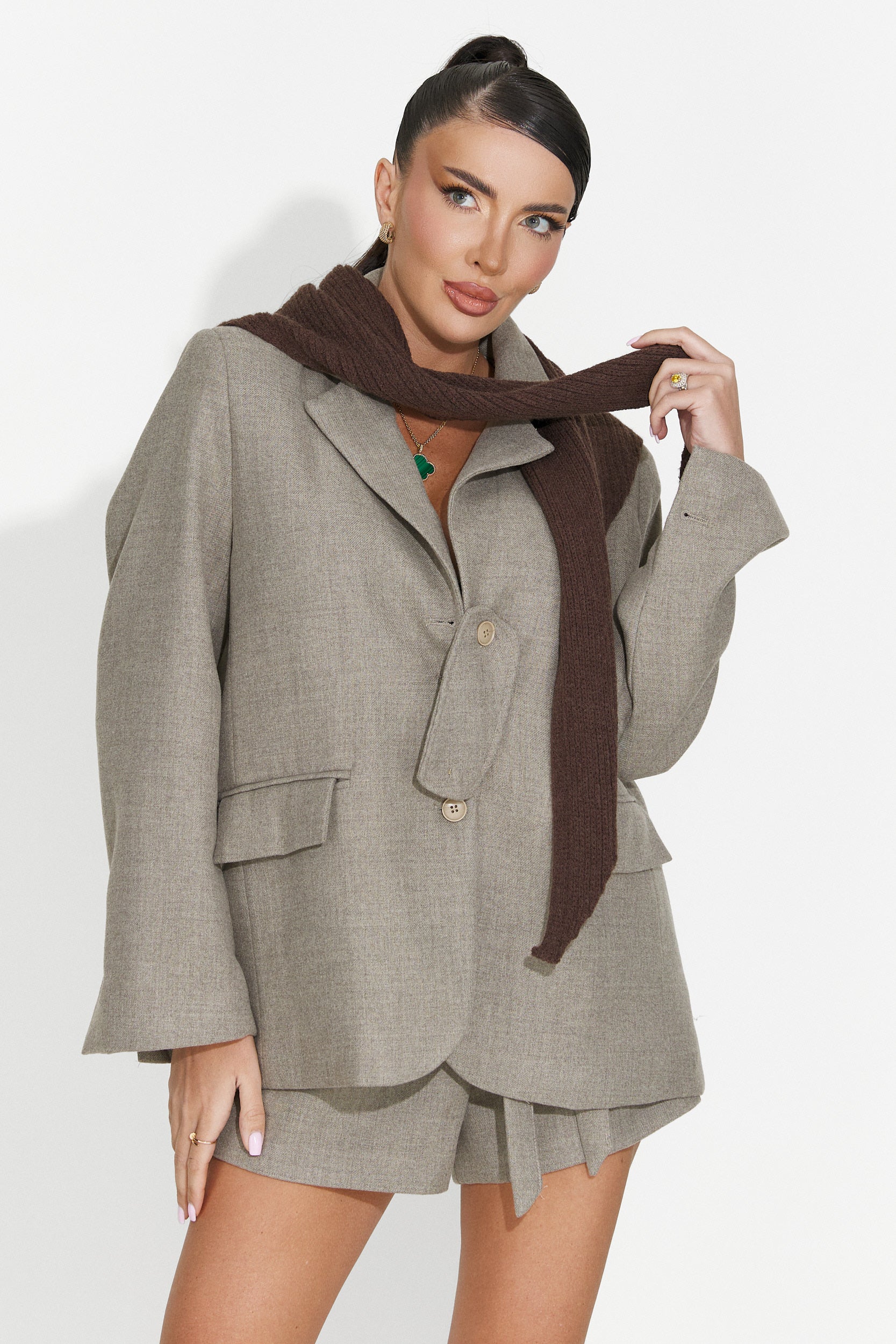 Costum dama sacou + pantaloni scurti bej Jyna Bogas