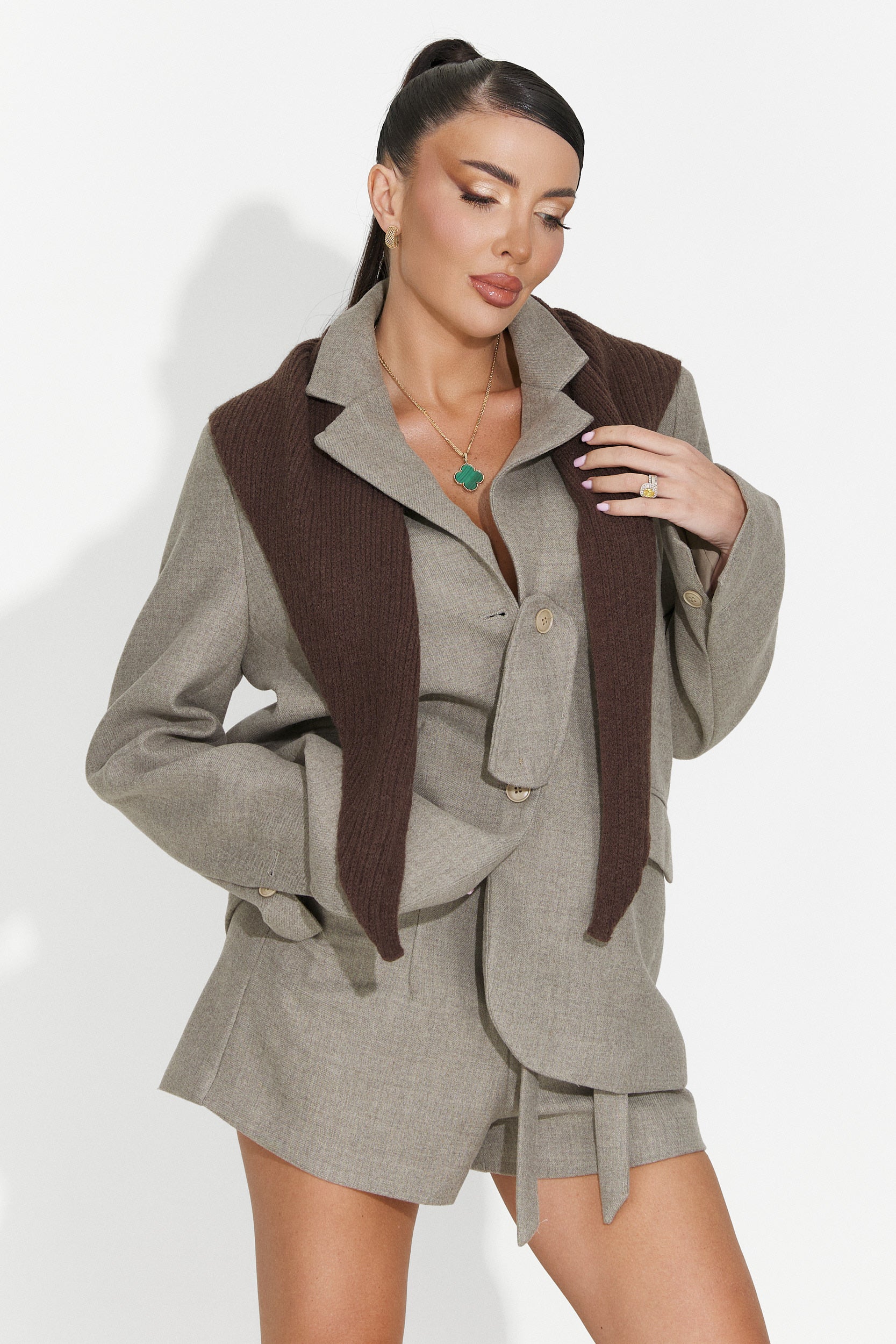 Costum dama sacou + pantaloni scurti bej Jyna Bogas