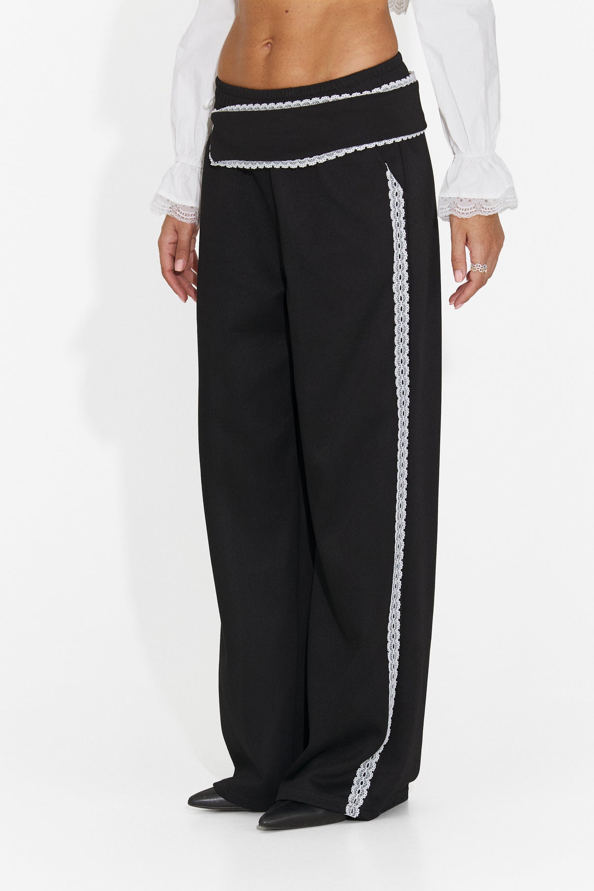 Pantaloni casual negri Nulenoa Bogas