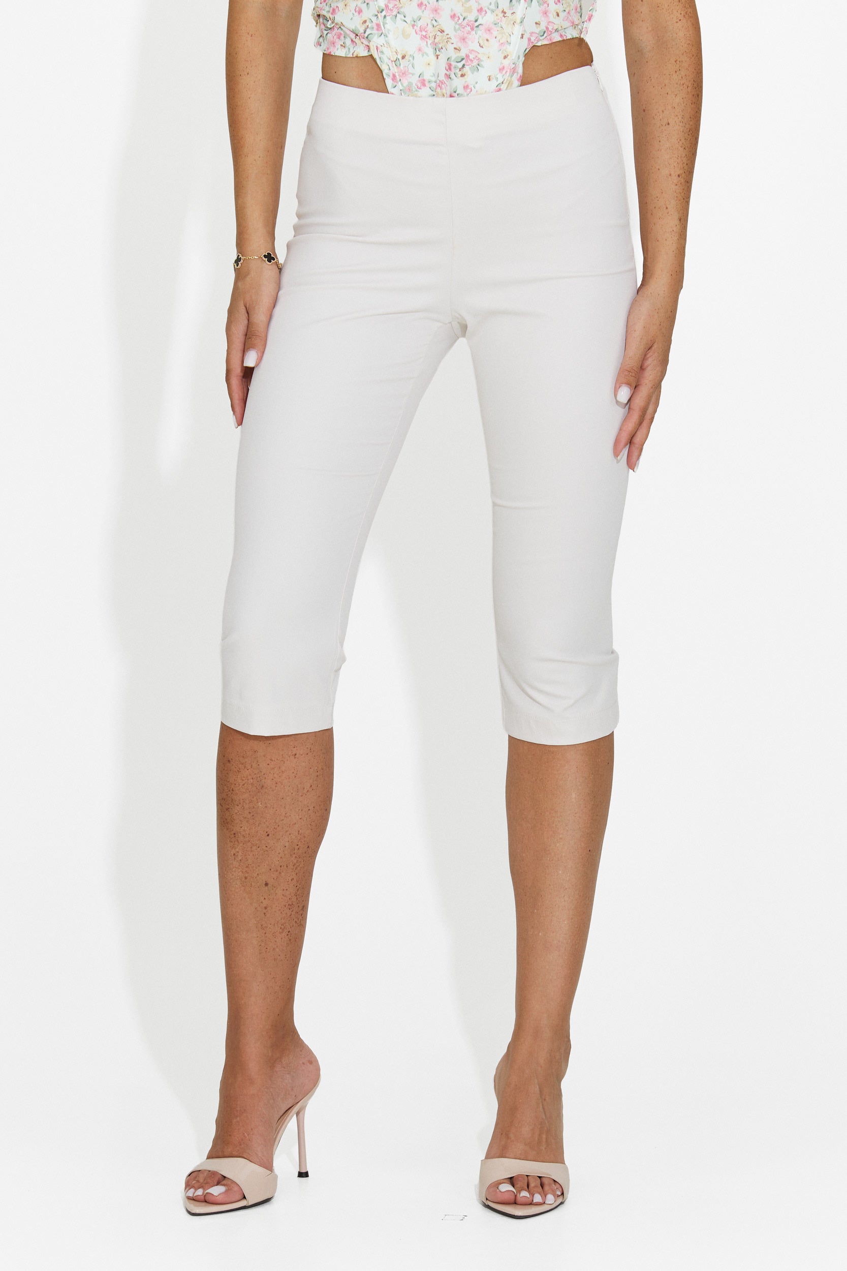 Pantaloni dama capri bej Aspazia Bogas