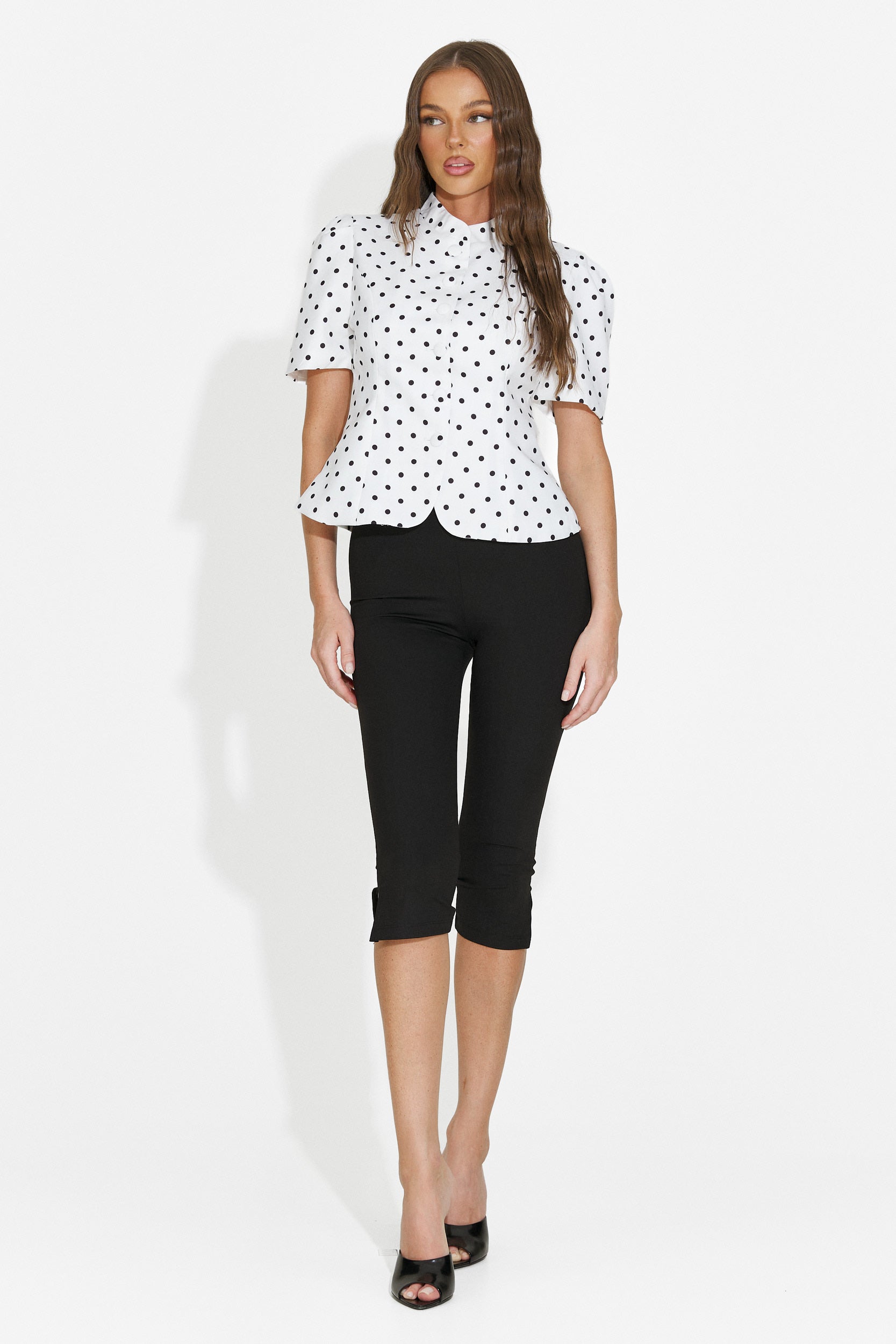Pantaloni dama capri negri Nedenia Bogas