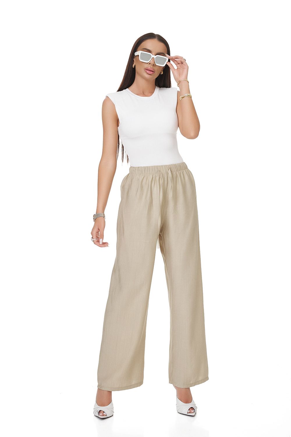 Chrissy Bogas casual beige trousers