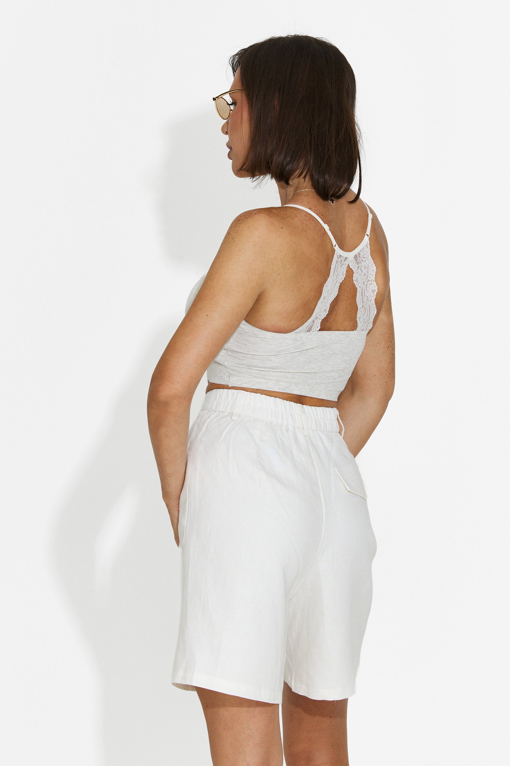 Pantaloni dama scurti albi Silvioma Bogas