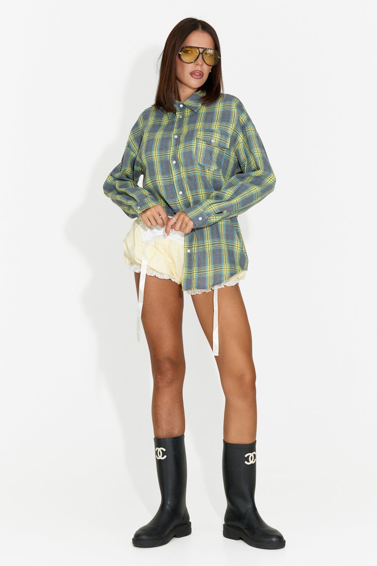 Pantaloni dama scurti casual galbeni Finisha Bogas