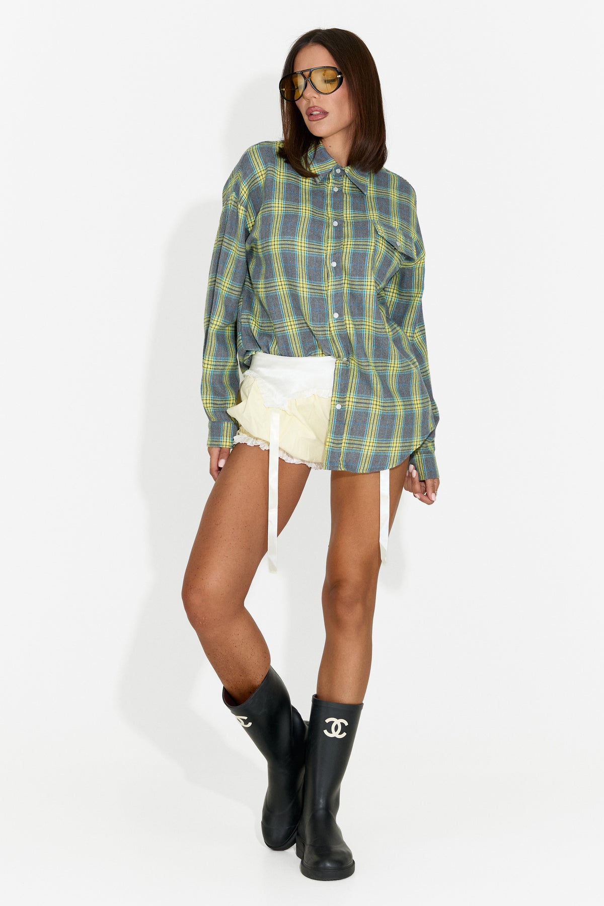 Pantaloni dama scurti casual galbeni Finisha Bogas