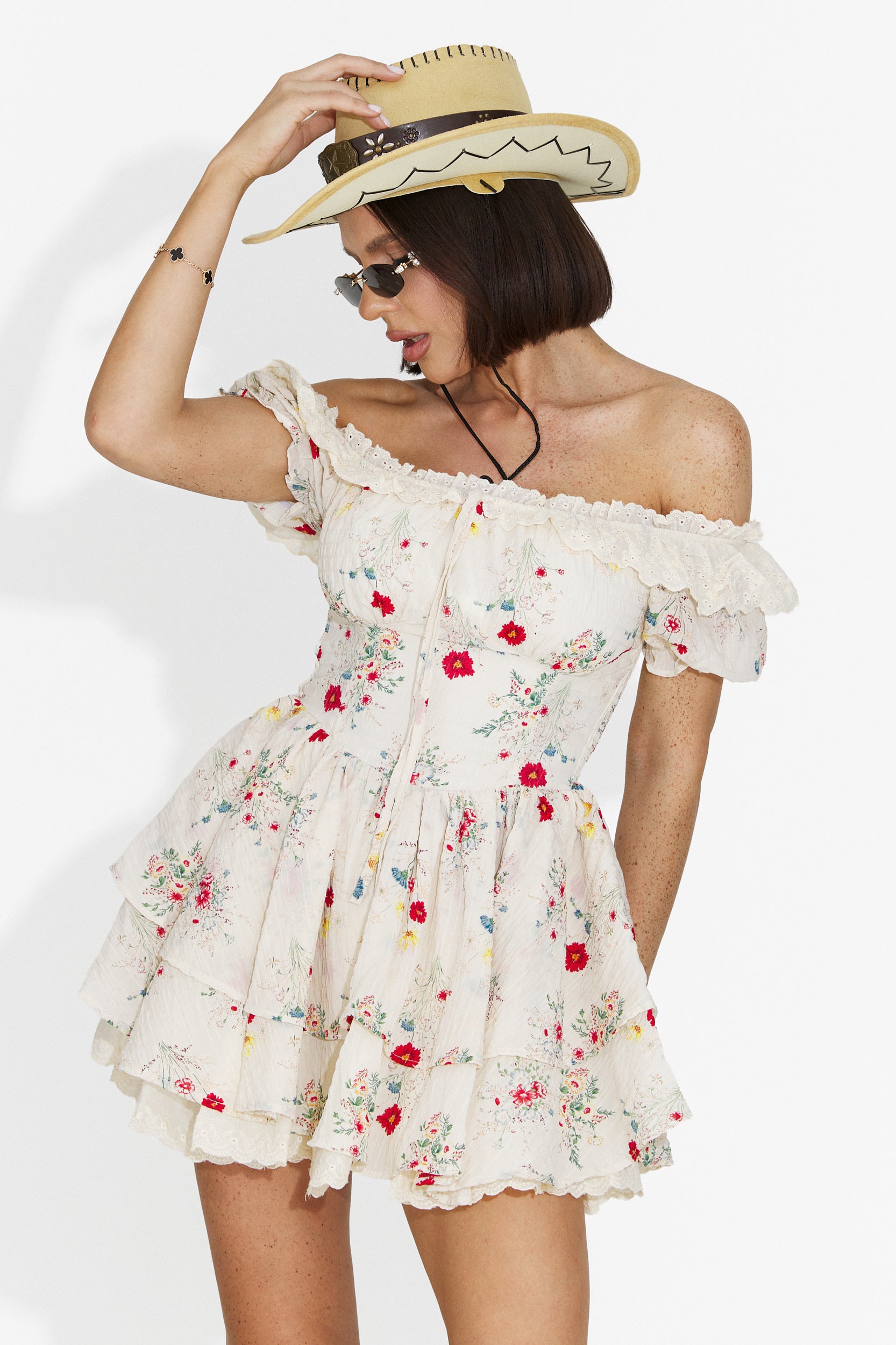 Rochie dama scurta crem Naresa Bogas
